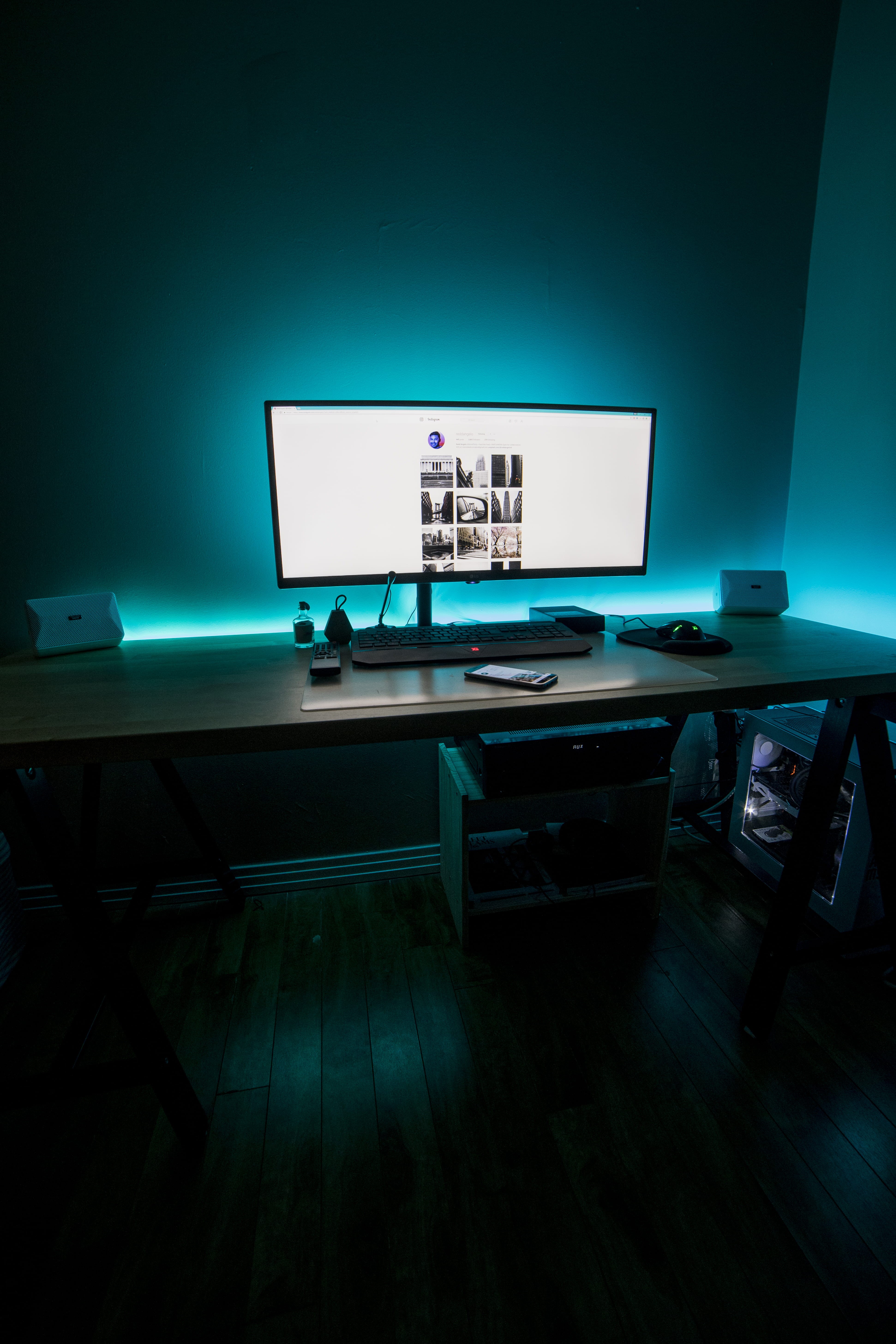 workspace, edmonton, absence, desktop pc, technology, furniture, setup, table, chair, instagram, 5K, seat, unsplash, connection, desktop, business, keyboard, Phone HD Wallpaper
