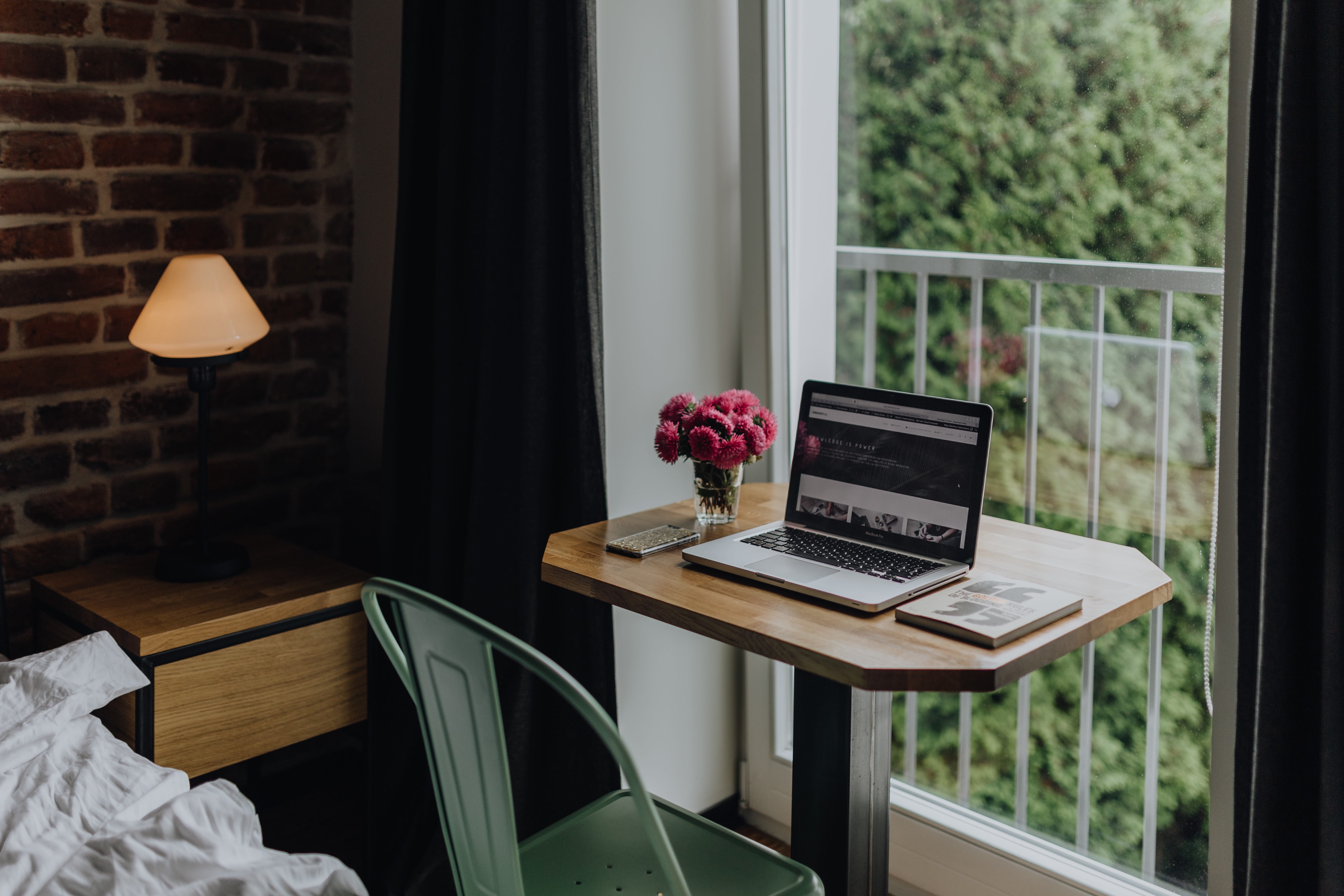 5K, workplace, houseplant, furniture, wooden desk, cappucino, industrial, indoors, absence, transparent, no people, girl boss, flowers, creative, electric lamp, HD Wallpaper