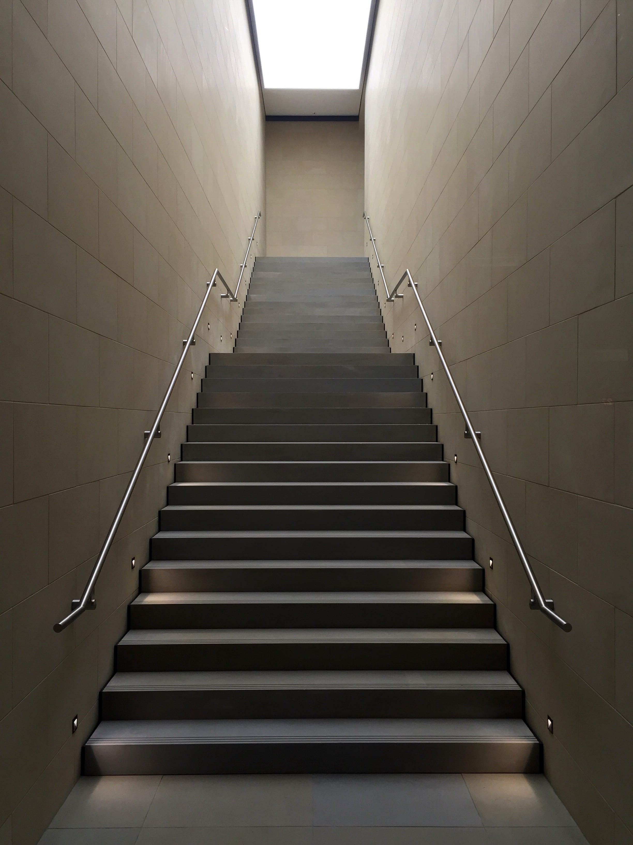 diminishing perspective, handle, alley, banister, escalera interior, concrete, stone stair, edinburgh, no people, built structure, rail, hand rail, stair, Phone HD Wallpaper