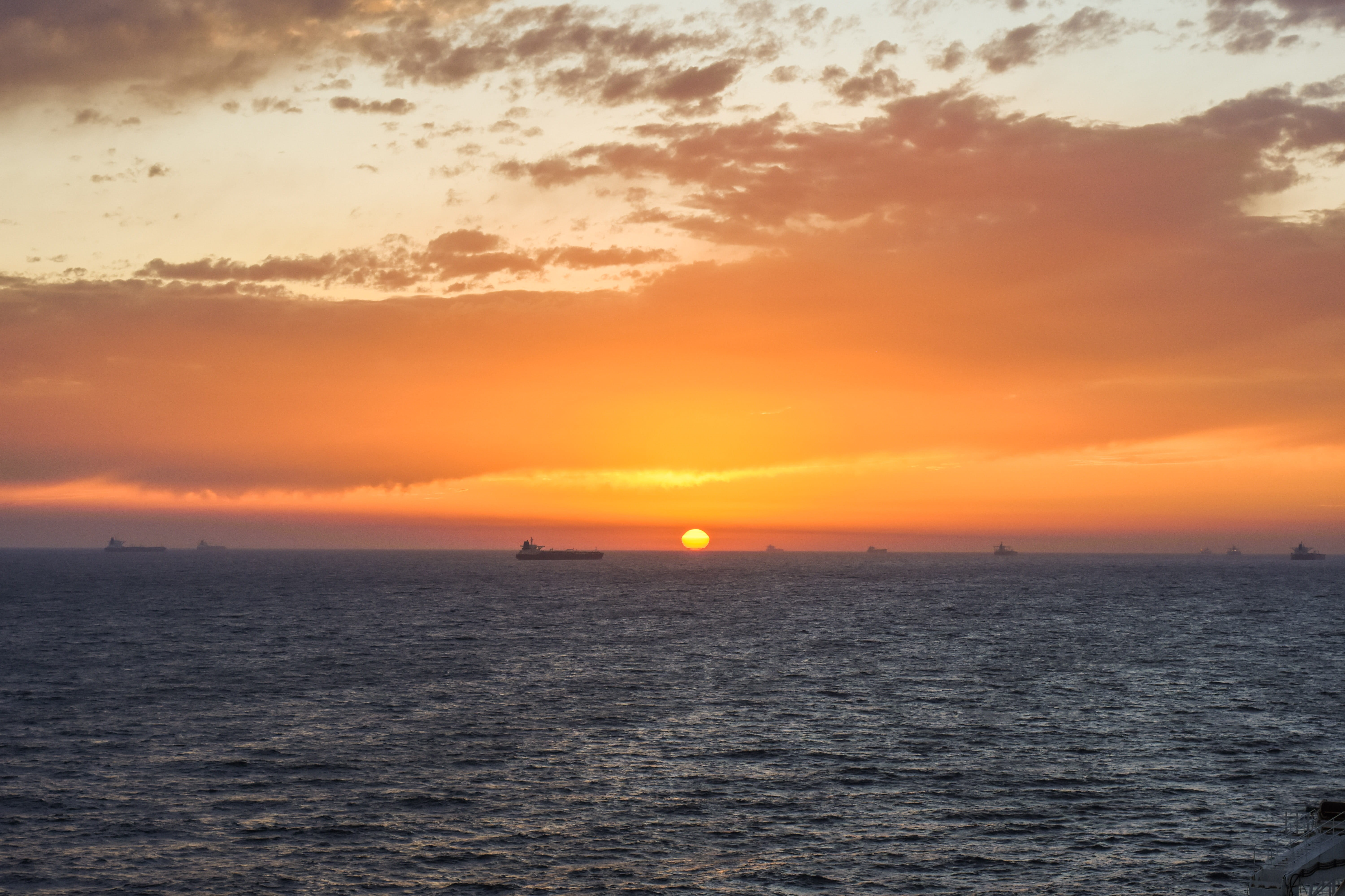 horizon, sea, waterfront, sky, beauty in nature, nature, scenics - nature, 5K, non-urban scene, tanker, sun, no people, outdoors, persian gulf, tranquility, HD Wallpaper