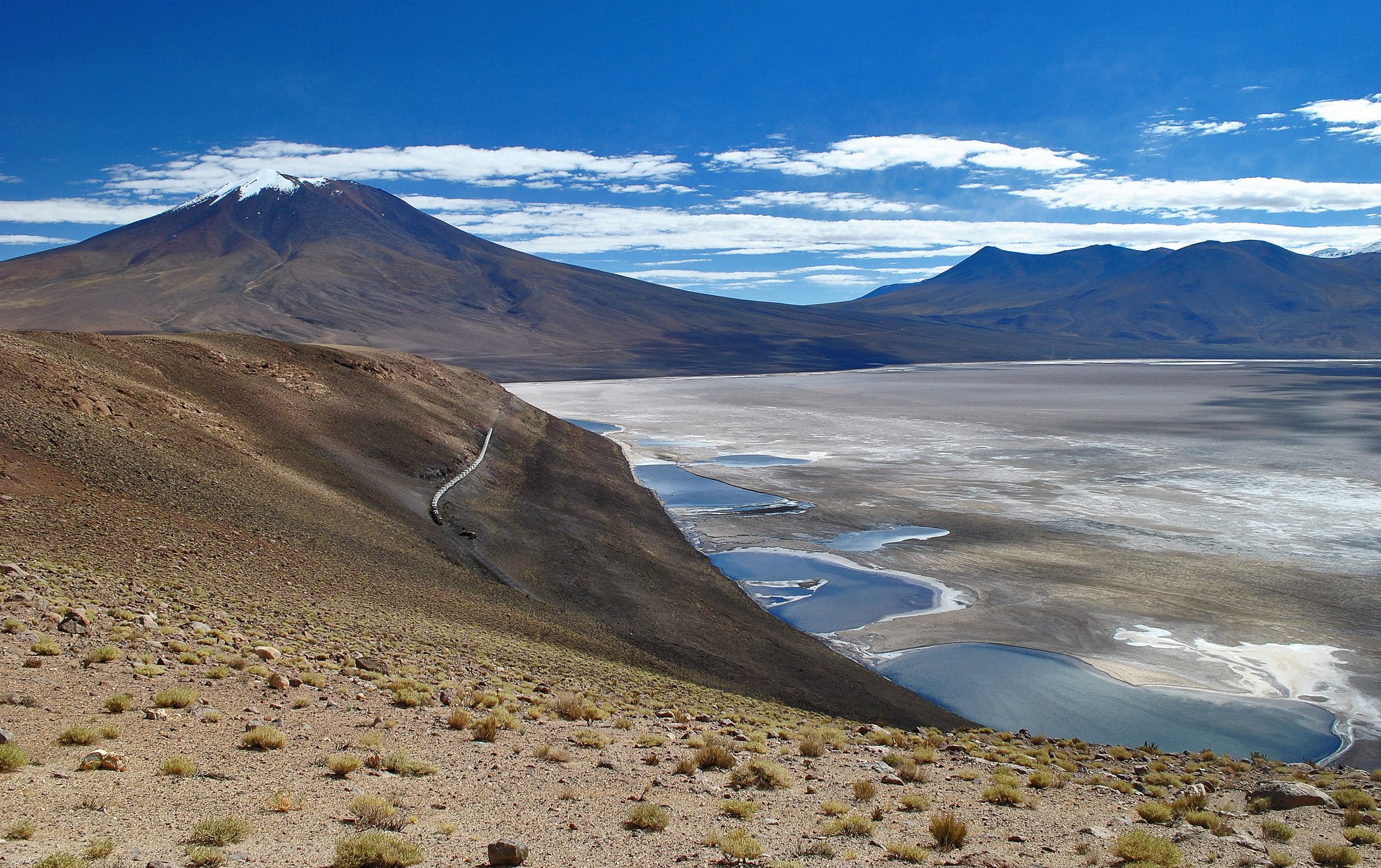 the Uyuni salt flats, 1080P, Bolivia, dry lake, desert plain of the Altiplano, HD Wallpaper