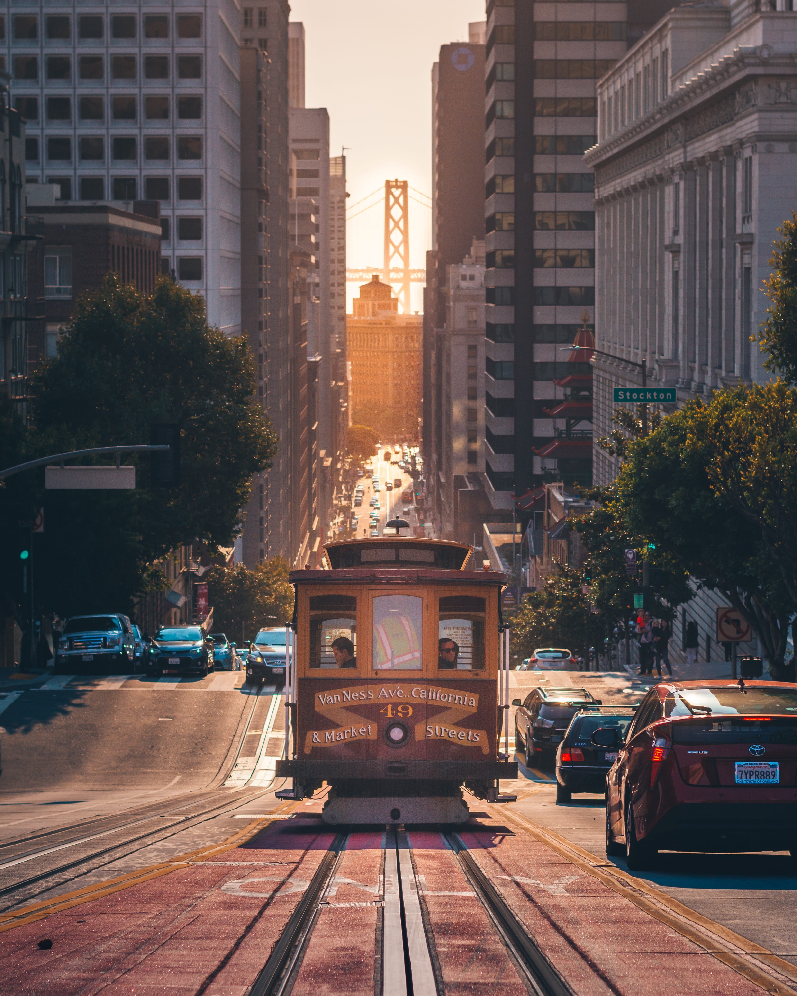 dusk, architecture, trolley, new York City, famous Place, tourism, lifestyle, land Vehicle, road, urban Skyline, 4K, track, creative, cable Car, transportation, Phone HD Wallpaper