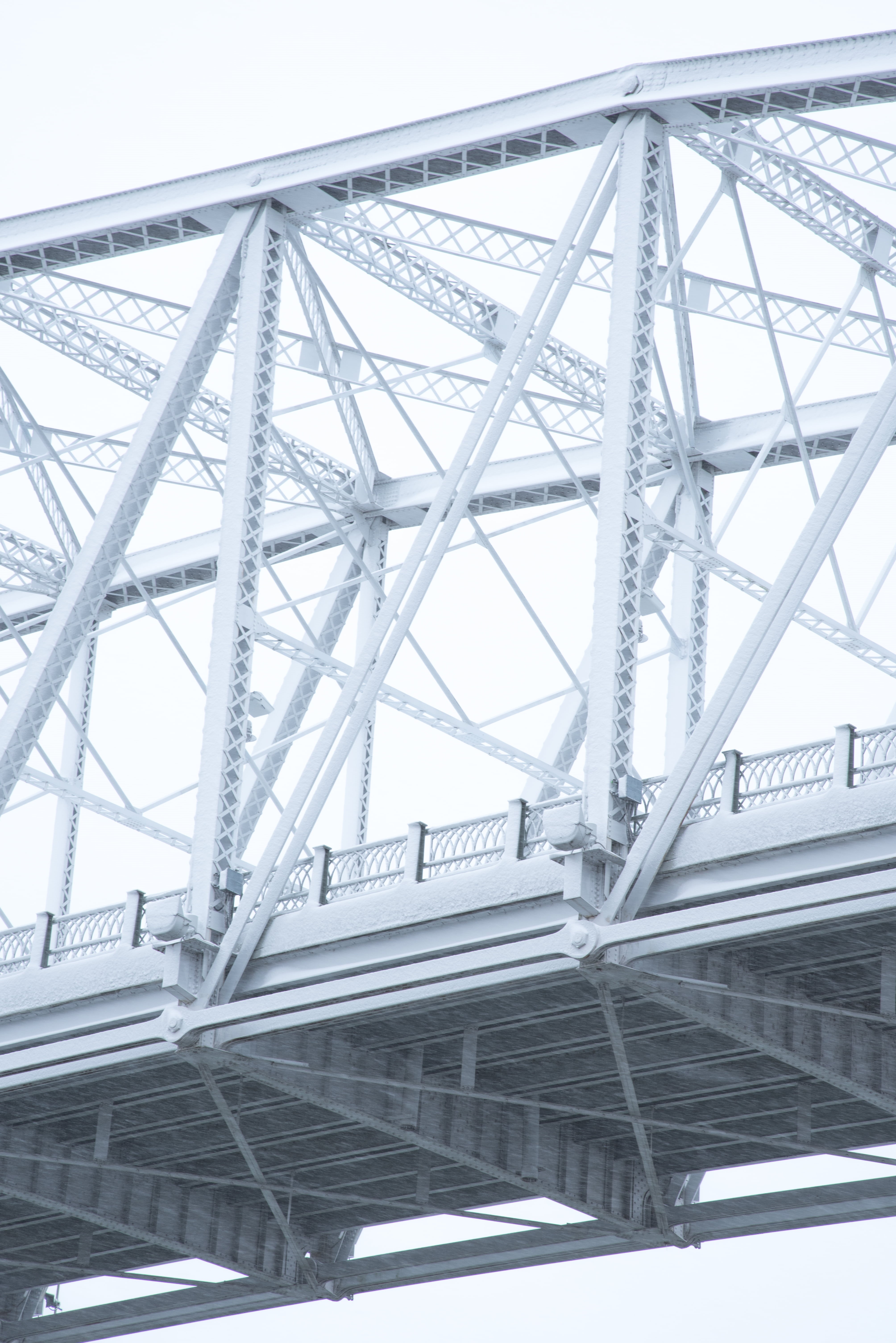 cold temperature, structure, white, infrastructure, metal, low angle view, nature, bridge - man made structure, connection, built structure, pattern, city, Phone HD Wallpaper