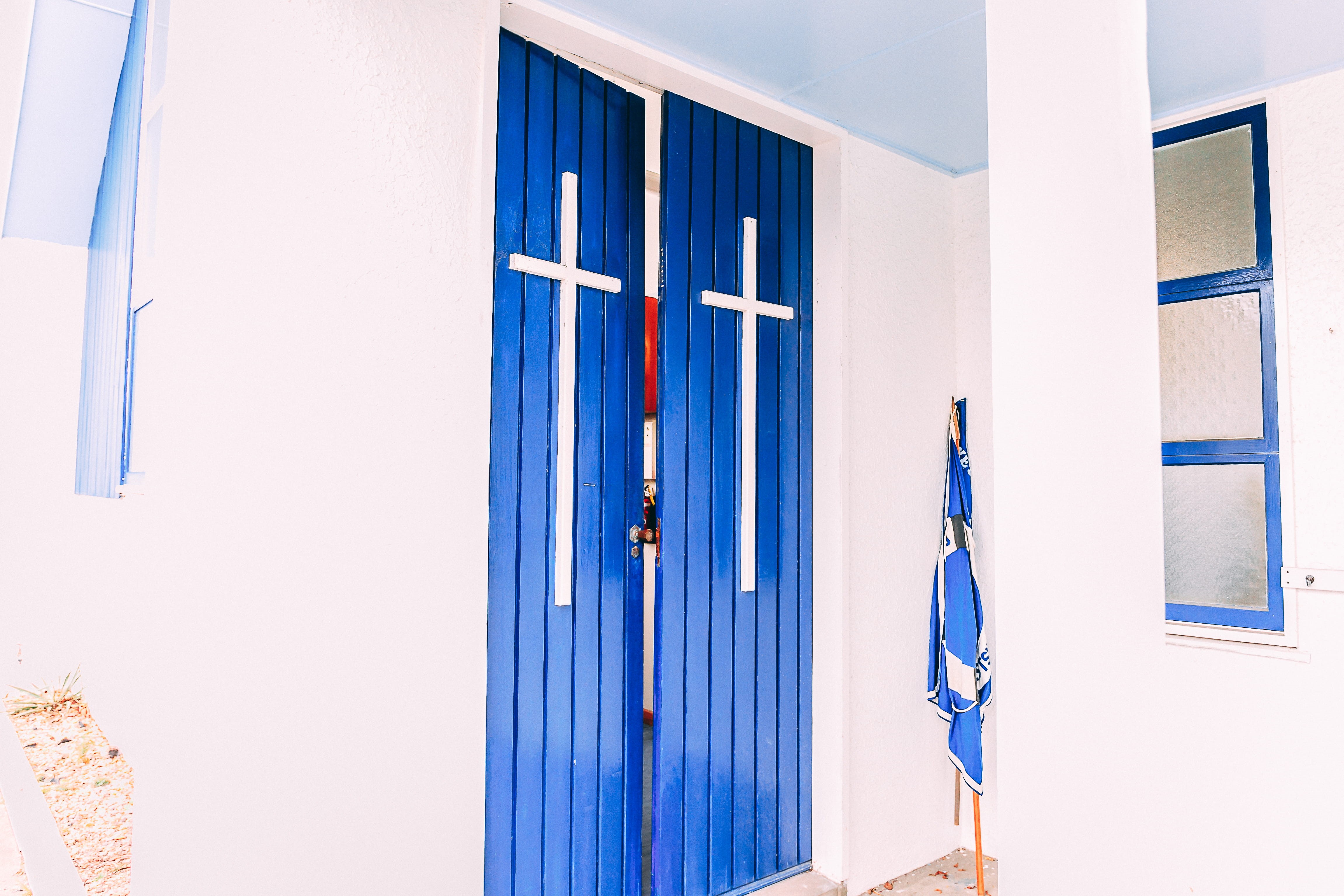 dressing room, new zealand, architecture, chruch, crosses, building, built structure, closed, day, no people, napier, entrance, doors, security, blue, residential district, HD Wallpaper