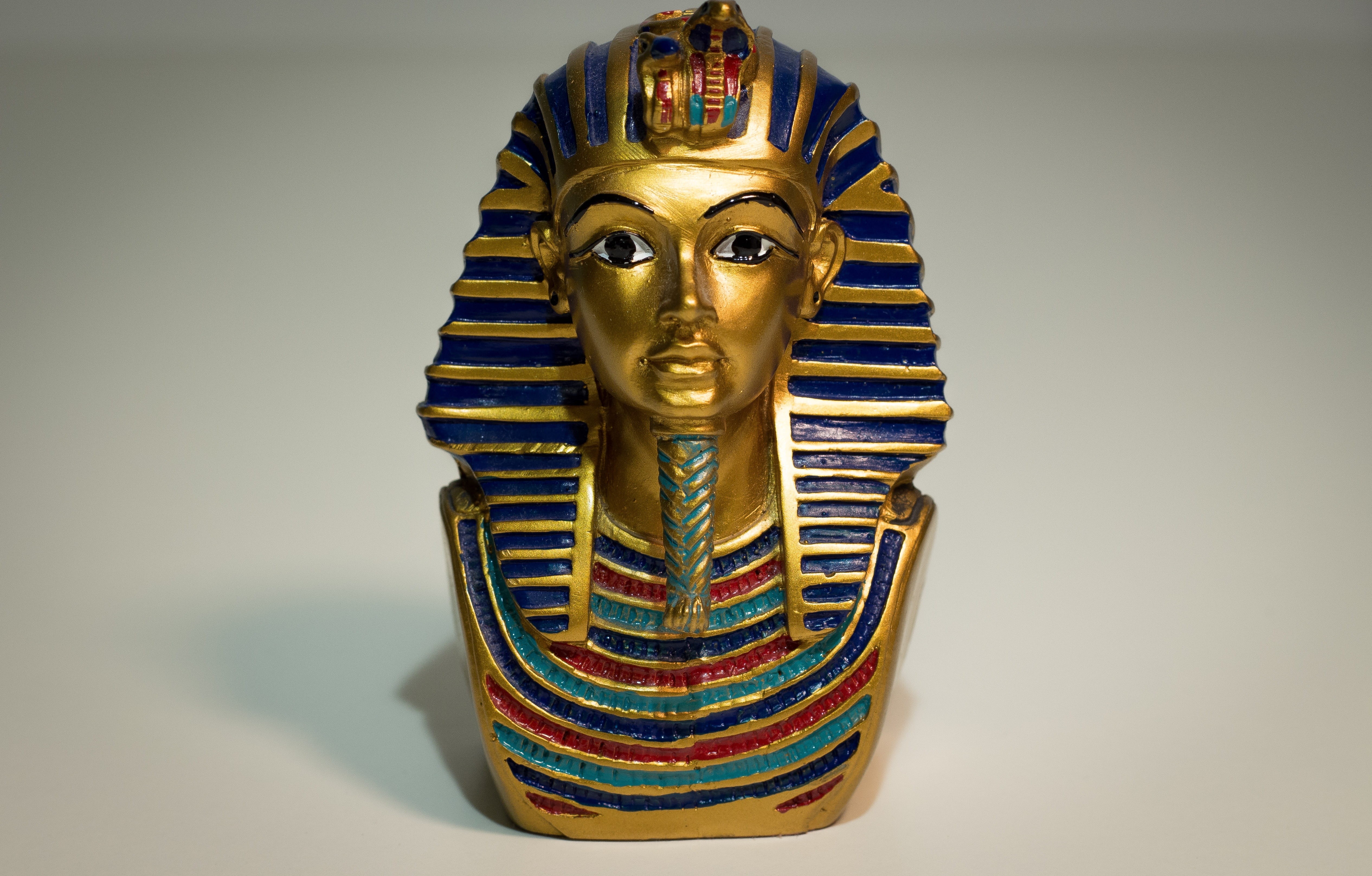 architecture, figurine, bust, tutankhamun, no people, creativity, statue, indoors, egyptian, arts culture and entertainment, history, multi colored, gold, HD Wallpaper