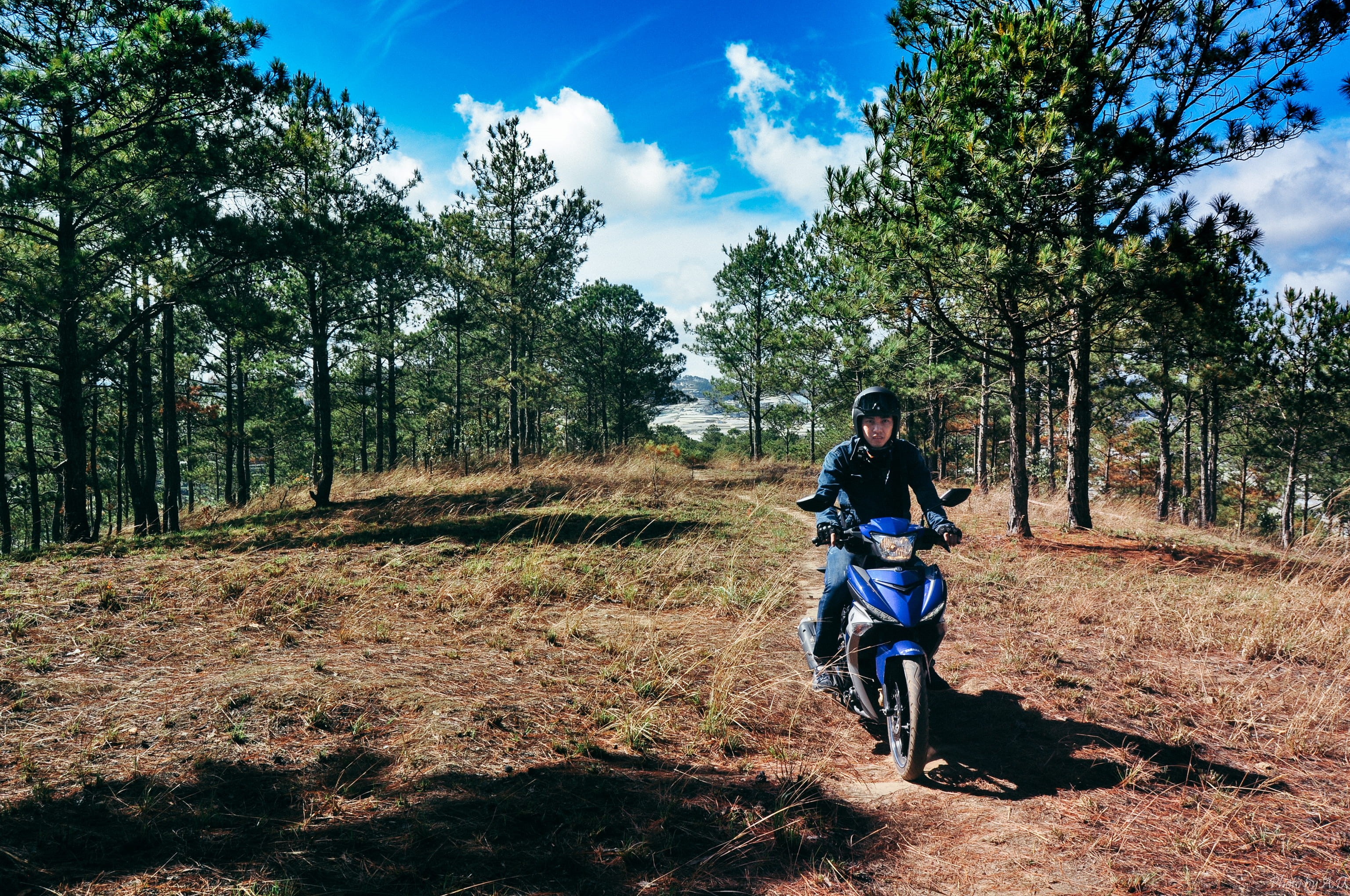 full length, sky, travel, clouds, dalat, leisure activity, 2K, tree, blue, beauty in nature, plant, backpack, biker, vietnam, speed, sport, non-urban scene, HD Wallpaper