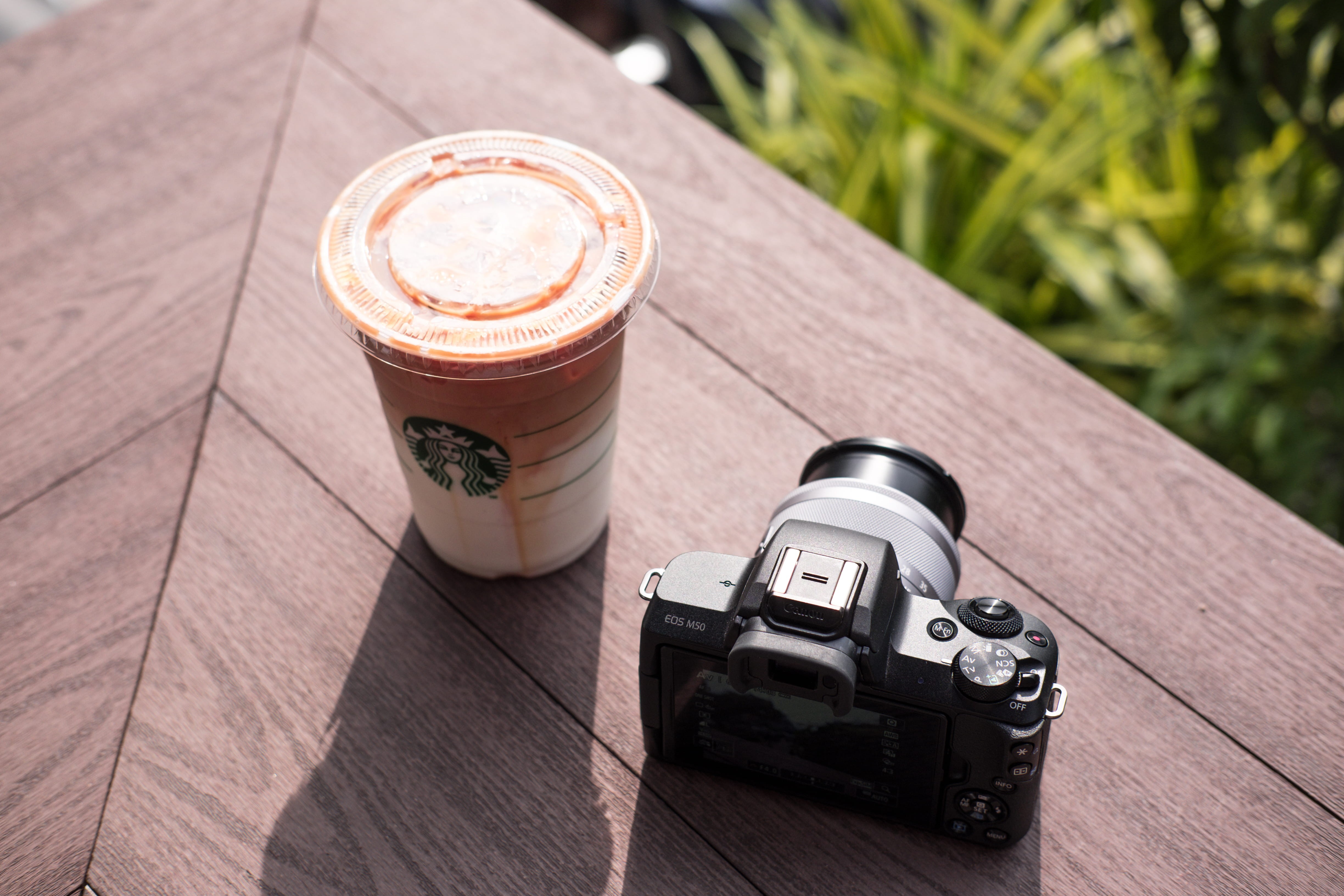 still life, glass, freshness, sunlight, retro styled, starbucks, day, drink, camera - photographic equipment, coffee, camera, canon, high angle view, table, HD Wallpaper