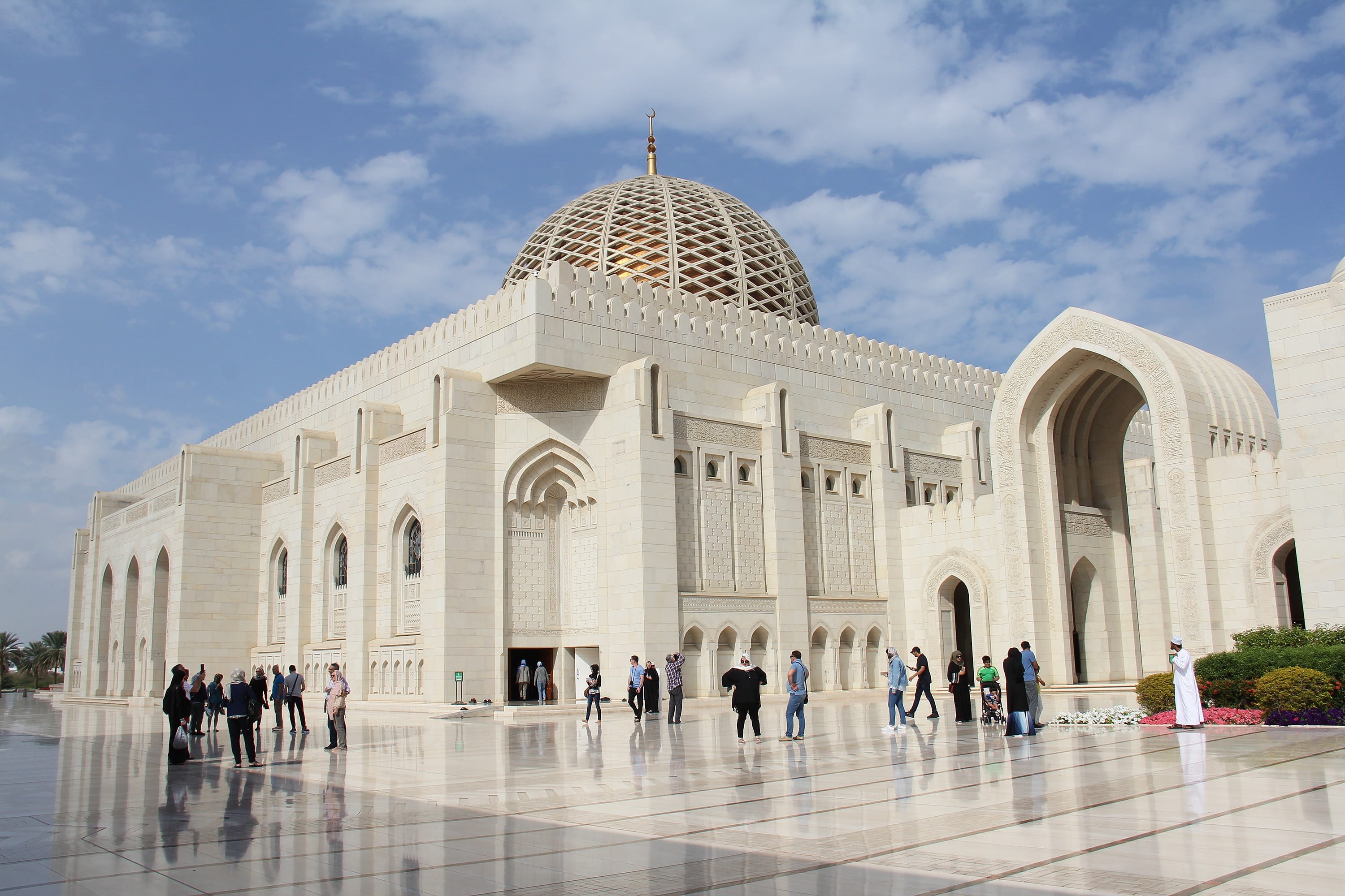 travel destinations, real people, sky, amazing, beautiful, mosque, tourism, visit, religion, place of worship, belief, outdoors, large group of people, HD Wallpaper