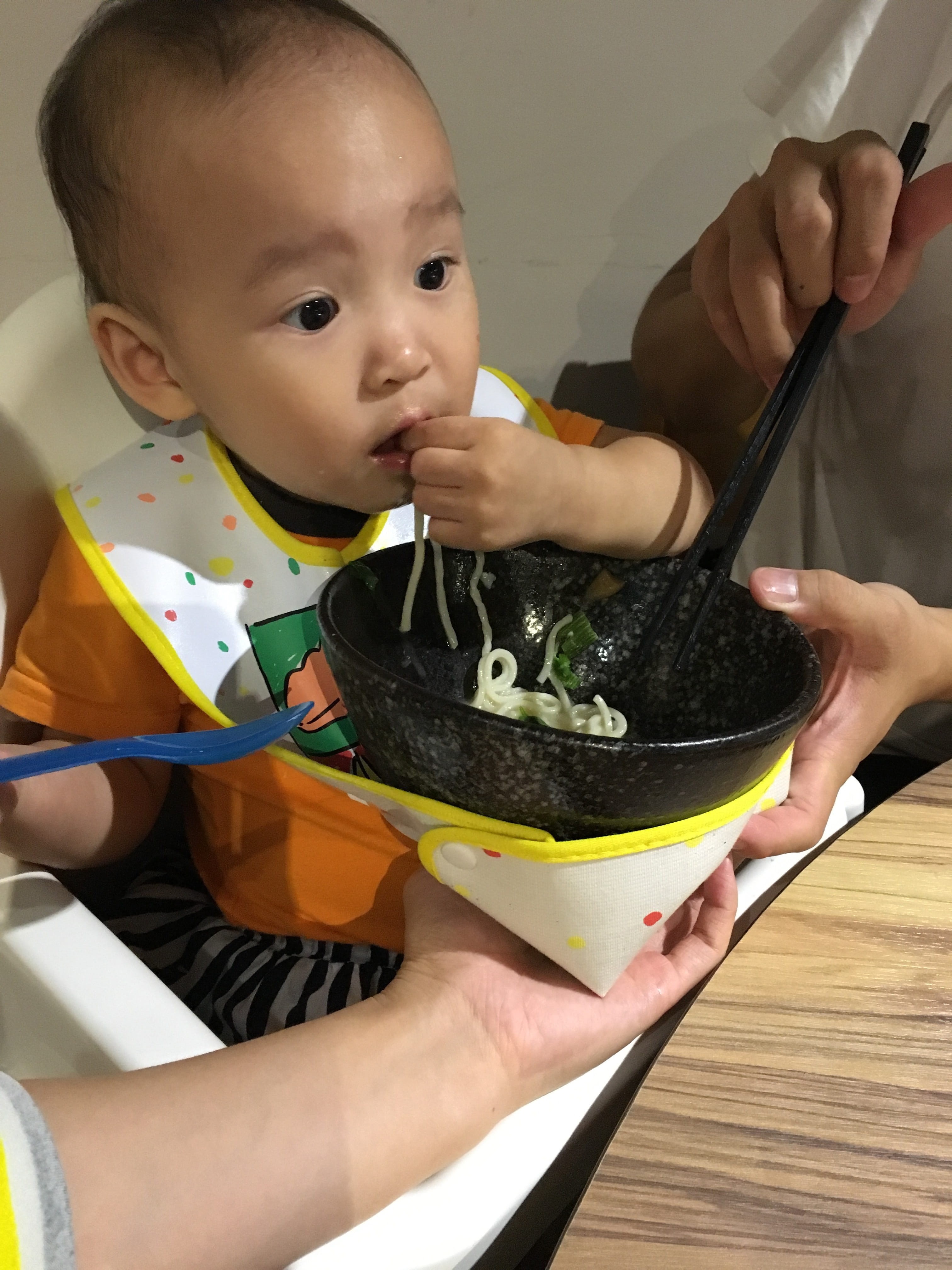 cute, 4K, asia, kid, eat noodle, food and drink, indoors, food, lifestyles, leisure activity, hand, high angle view, baby, males, men, child, parents, Phone HD Wallpaper