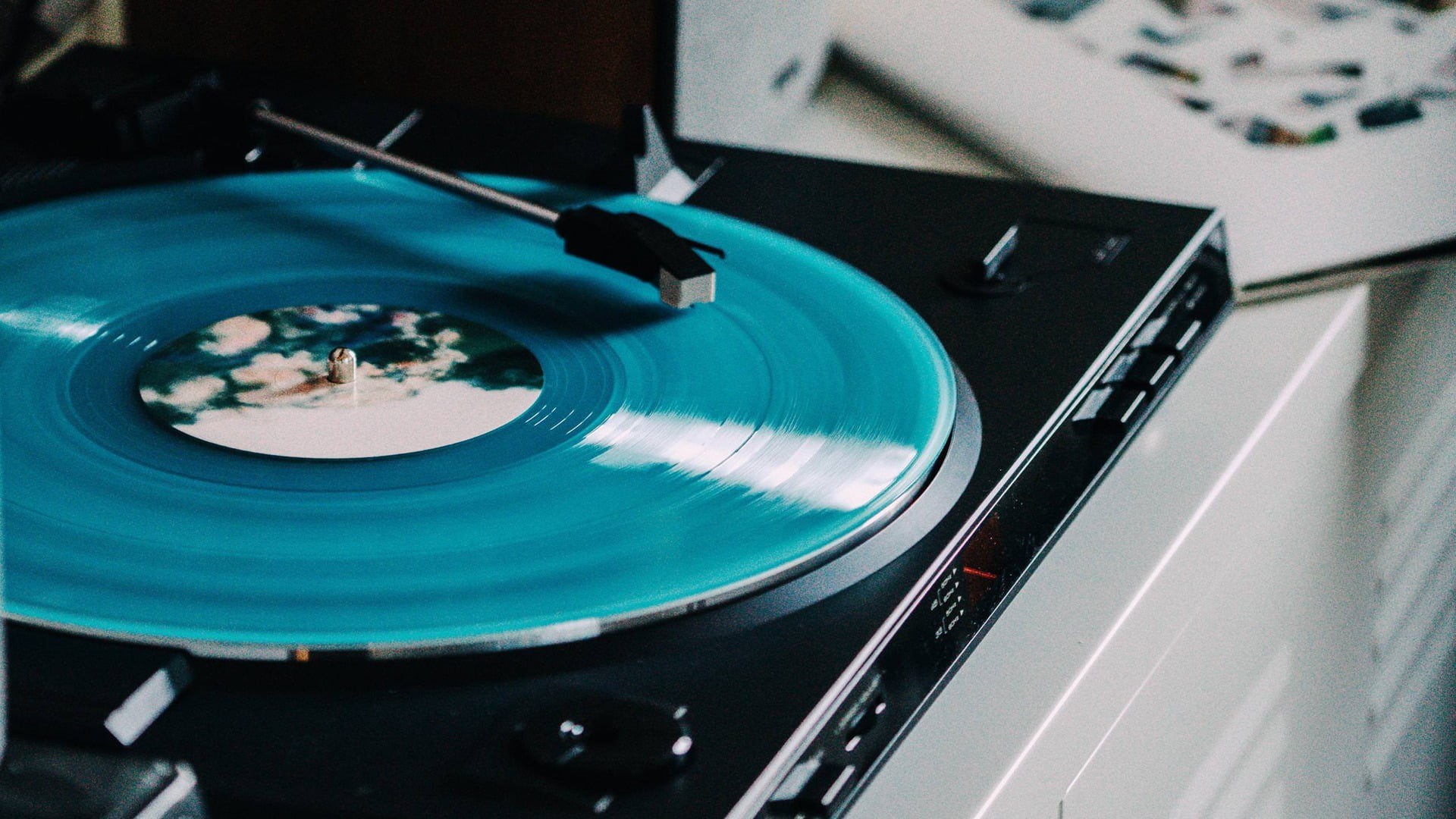 close-up, record players, gramophone, arts culture and entertainment, sound recording equipment, closeup, nightlife, retro styled, equipment, spinning, HD Wallpaper