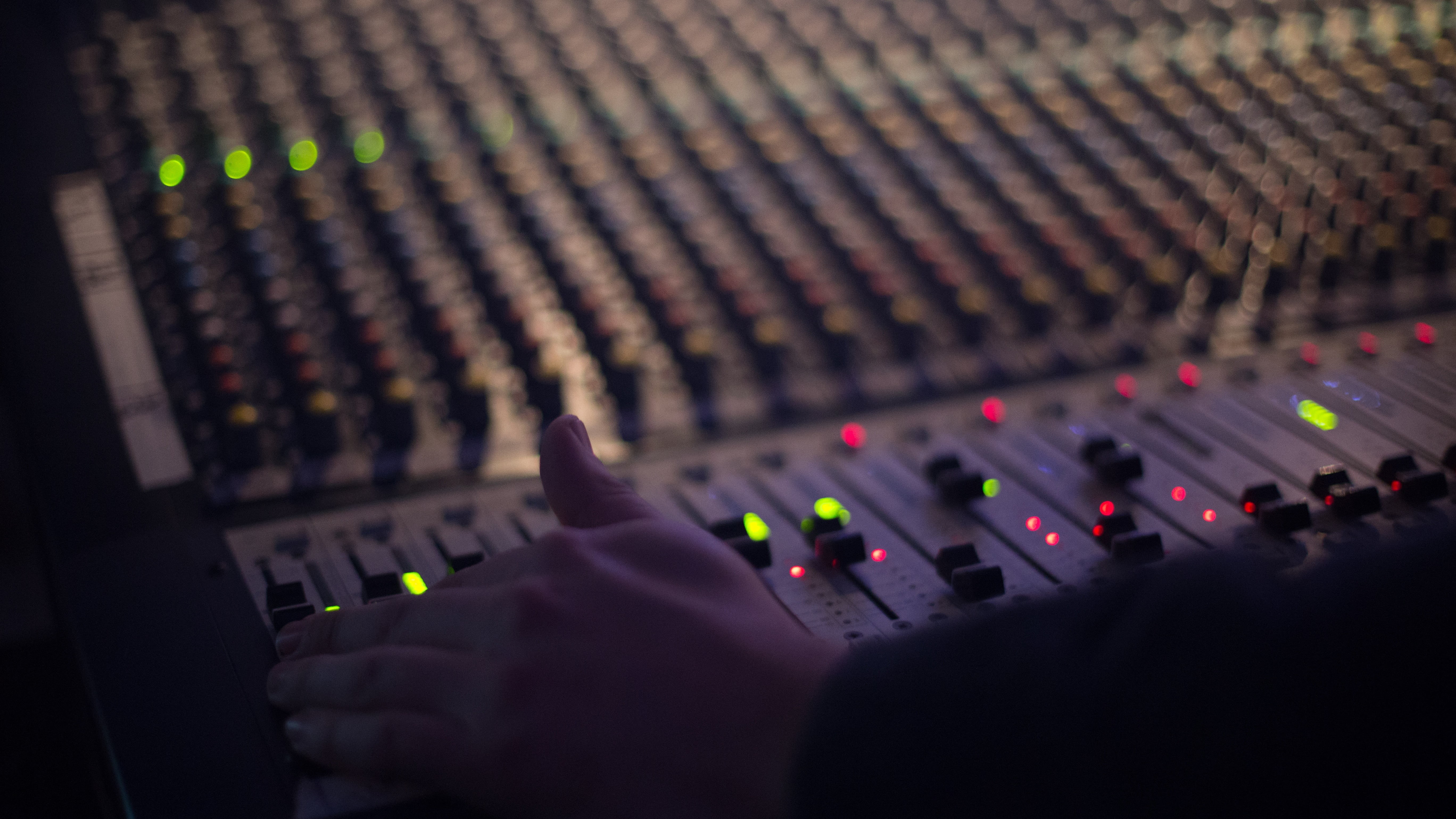 push button, audio, noise, audio equipment, person, piano, vehicle, sound mixer, studio, sound recording equipment, record, nightlife, holding, 5K, radio, HD Wallpaper