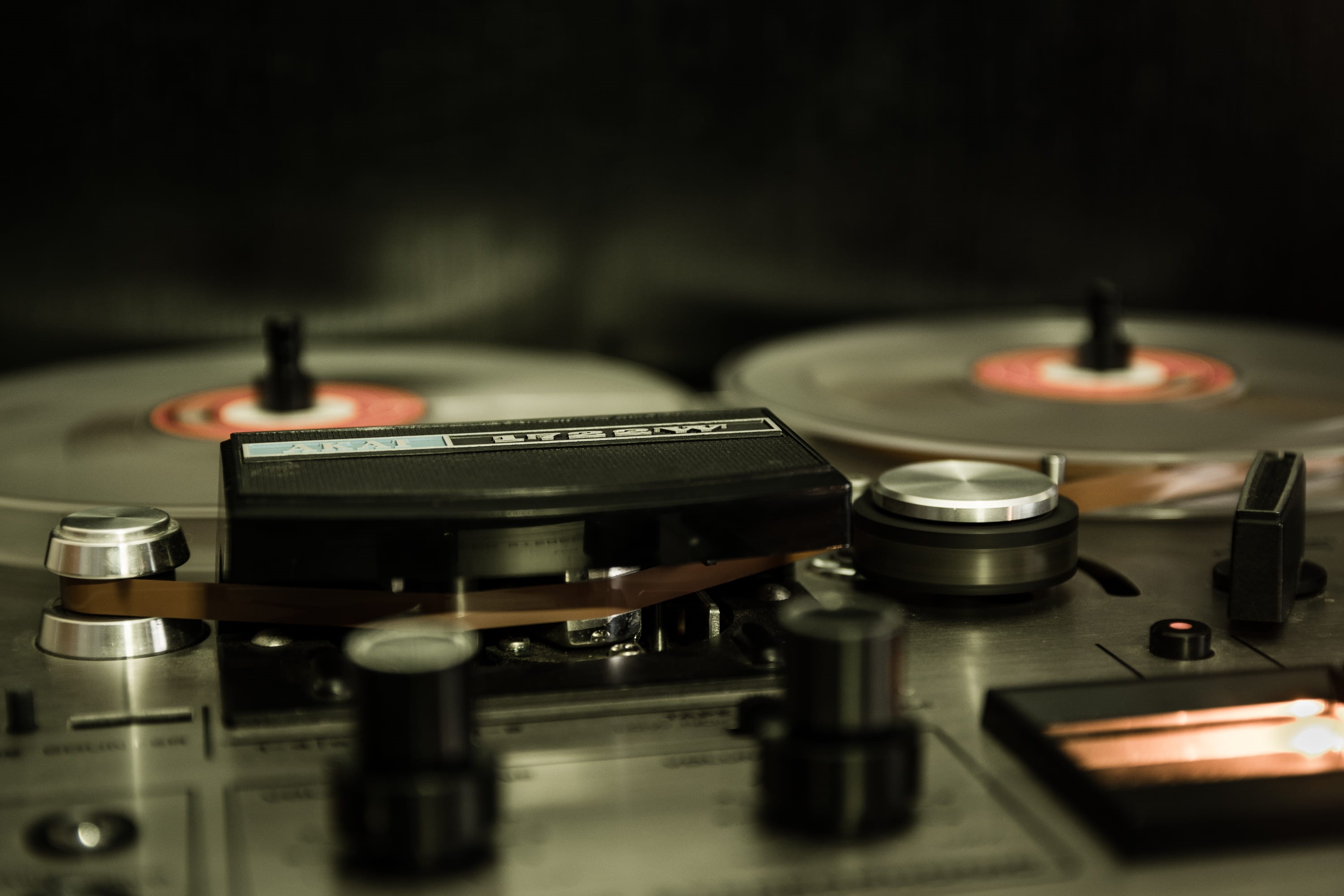retro, record, technology, no people, recording, reel to reel, photography themes, tape, 2K, indoors, still life, selective focus, modern, audio equipment, HD Wallpaper