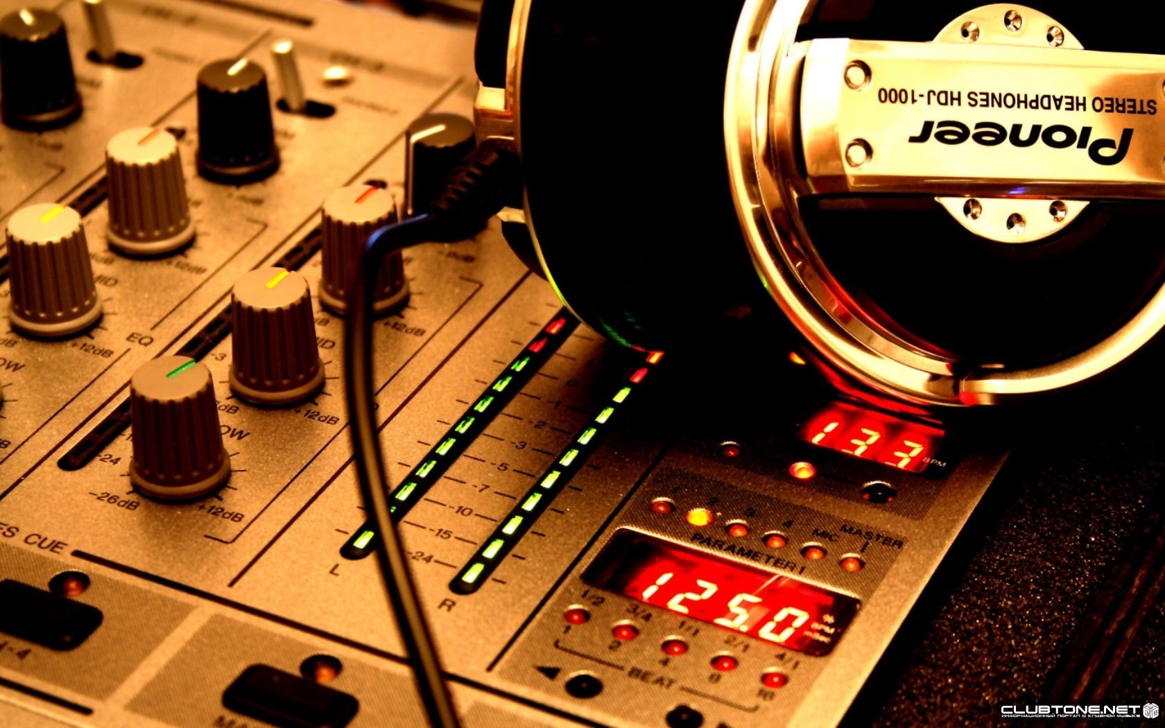 mixing consoles, mixing, studio, headphones, control panel, industry, push button, 720P, audio, musical instrument, no people, technology, equipment, sound mixer, HD Wallpaper
