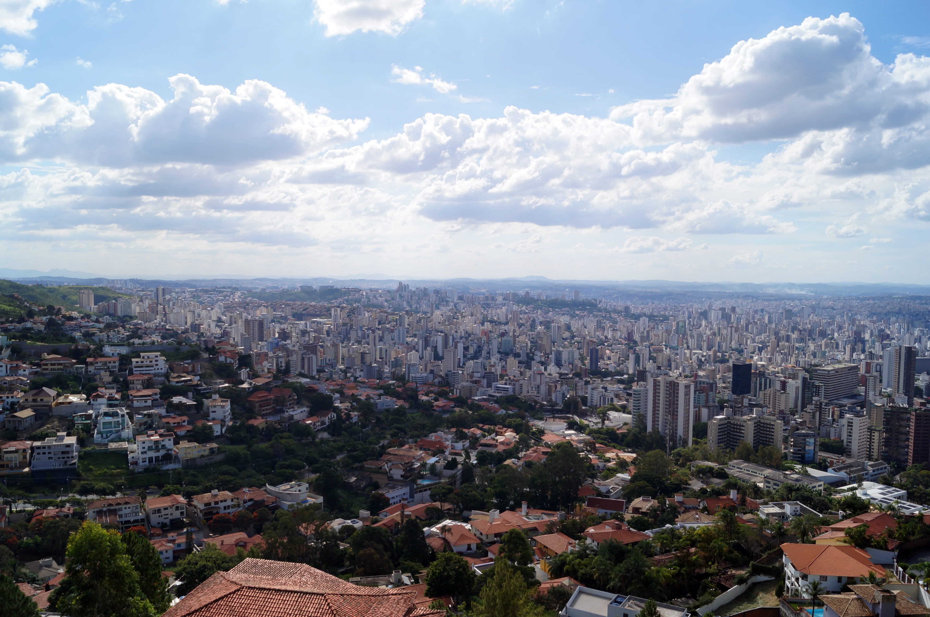 crowded, up, high angle view, cityscape, minas gerais, office building exterior, townscape, building exterior, tree, crowd, aerial view, outdoors, cloud - sky, HD Wallpaper