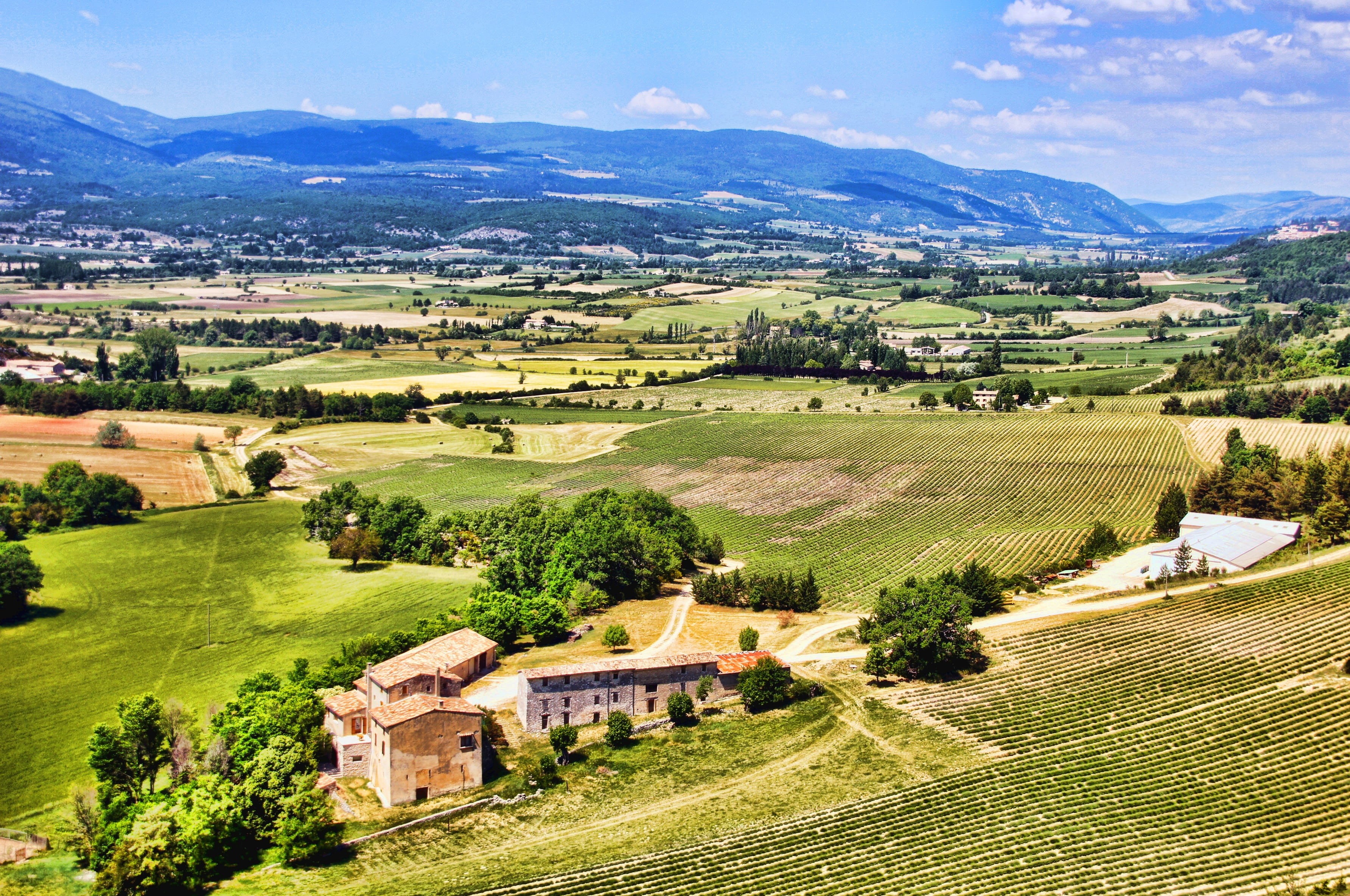 outdoors, environment, Provence, farmhouse, farm, building, tree, mountain, no people, built structure, Nature, France, land, 2K, plant, scenics - nature, HD Wallpaper