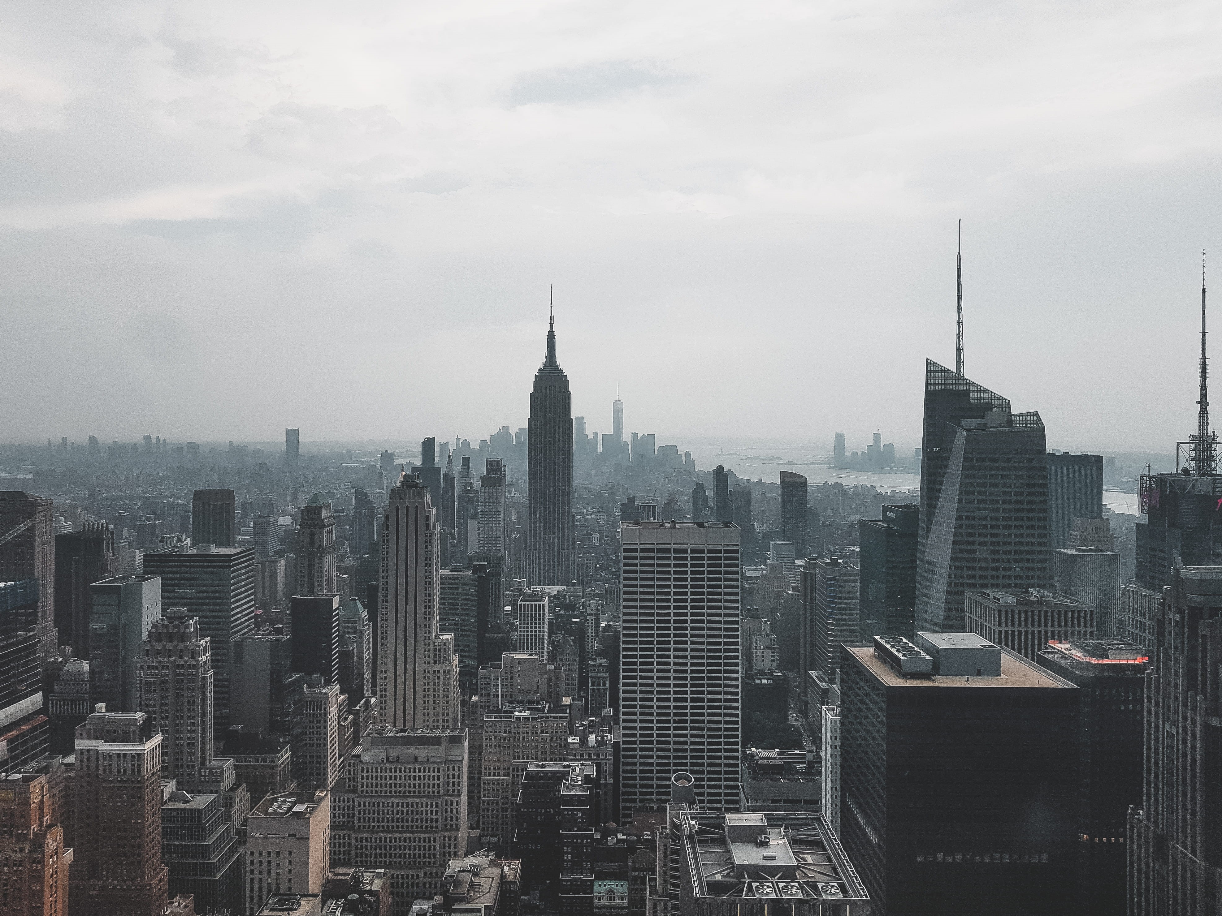 widescreen, outdoors, spire, cloud - sky, nature, skyscraper, gray, settlement, tall - high, nublado, urban skyline, crowded, building exterior, cold, tower, HD Wallpaper