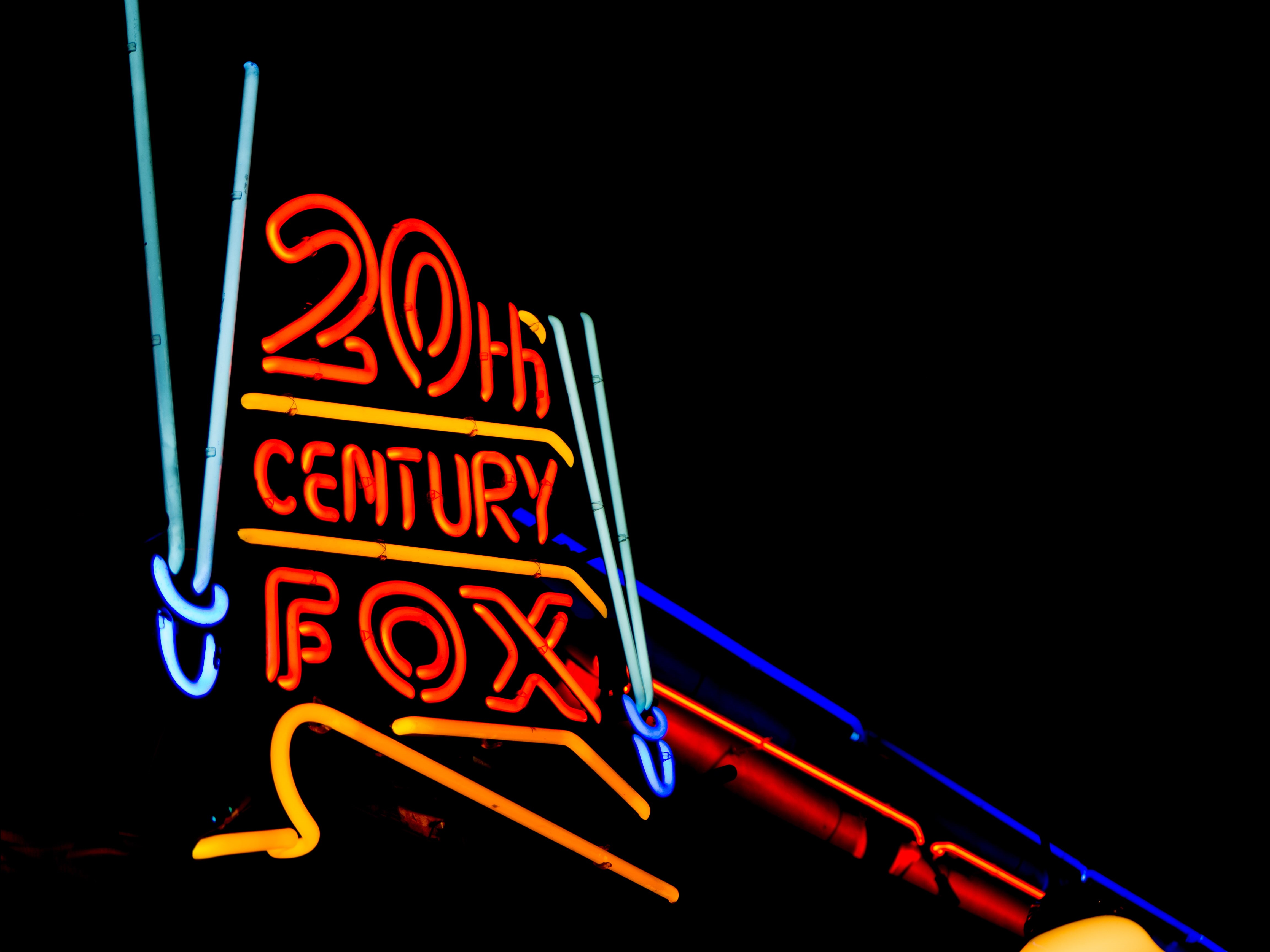4K, bar, glowing, neon, photography, neon glow, movies, pub, HD Wallpaper