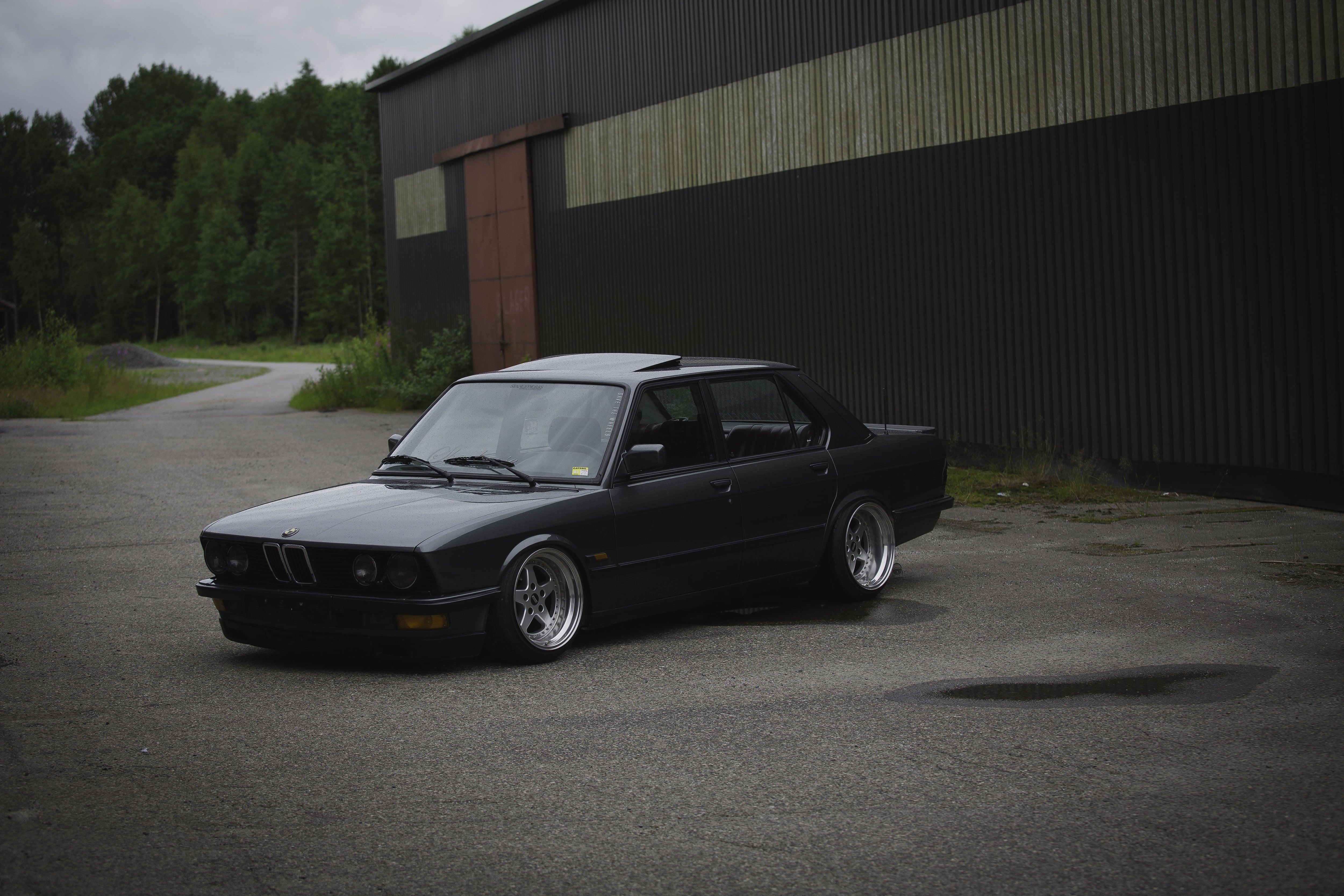 building exterior, vintage car, outdoors, architecture, transportation, garage, BMW E28, Stance, road, built structure, plant, black, no people, retro styled, HD Wallpaper