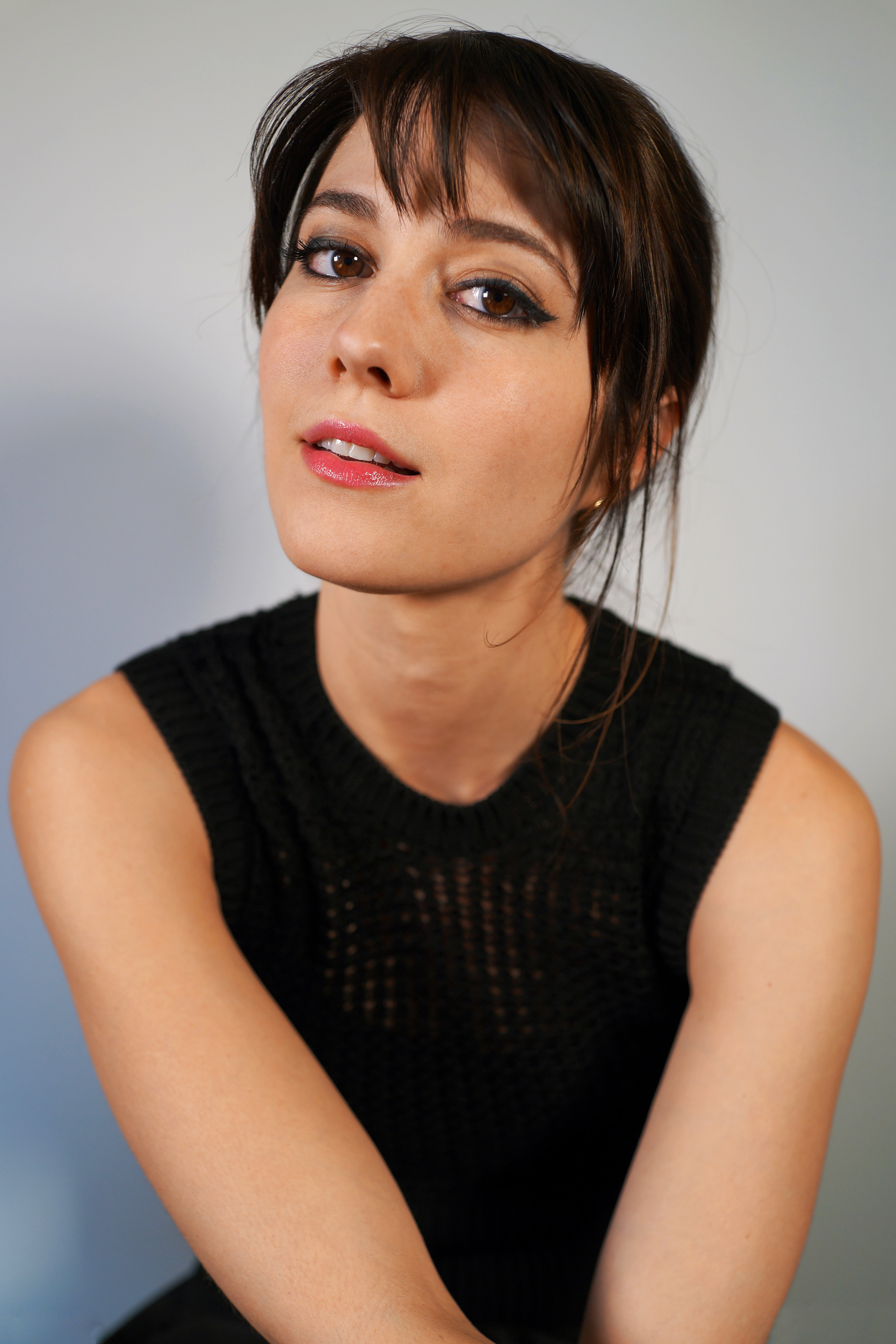 simple background, Mary Elizabeth Winstead, 5K, looking at viewer, pale, celebrity, women, actress, brown eyes, brunette, Phone HD Wallpaper