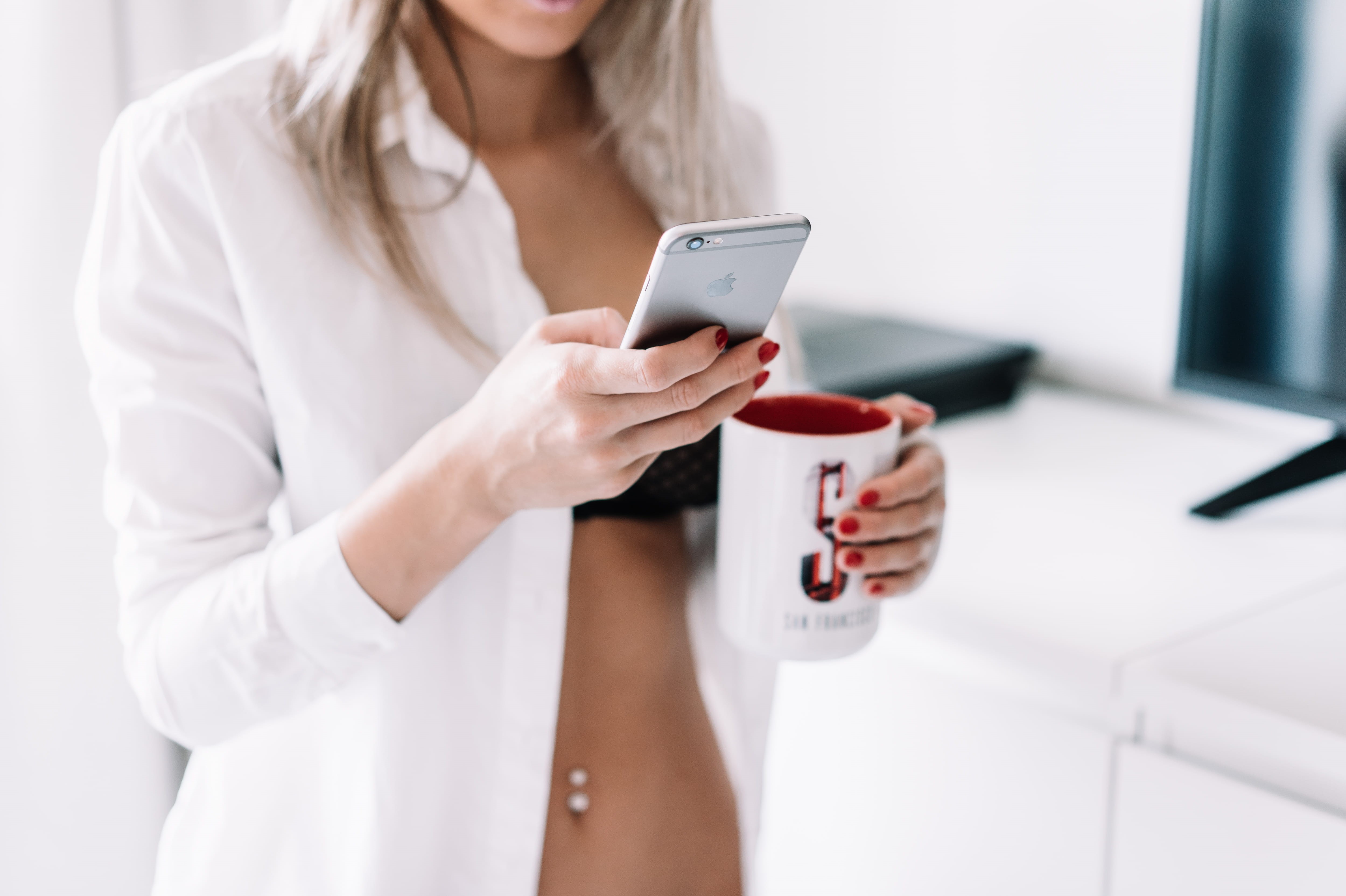 woman, bedroom, young, long hair, people, work, working, home, iphone 6, relaxing, relax, lifestyles, smartphone, hairstyle, reading, food and drink, young adult, HD Wallpaper