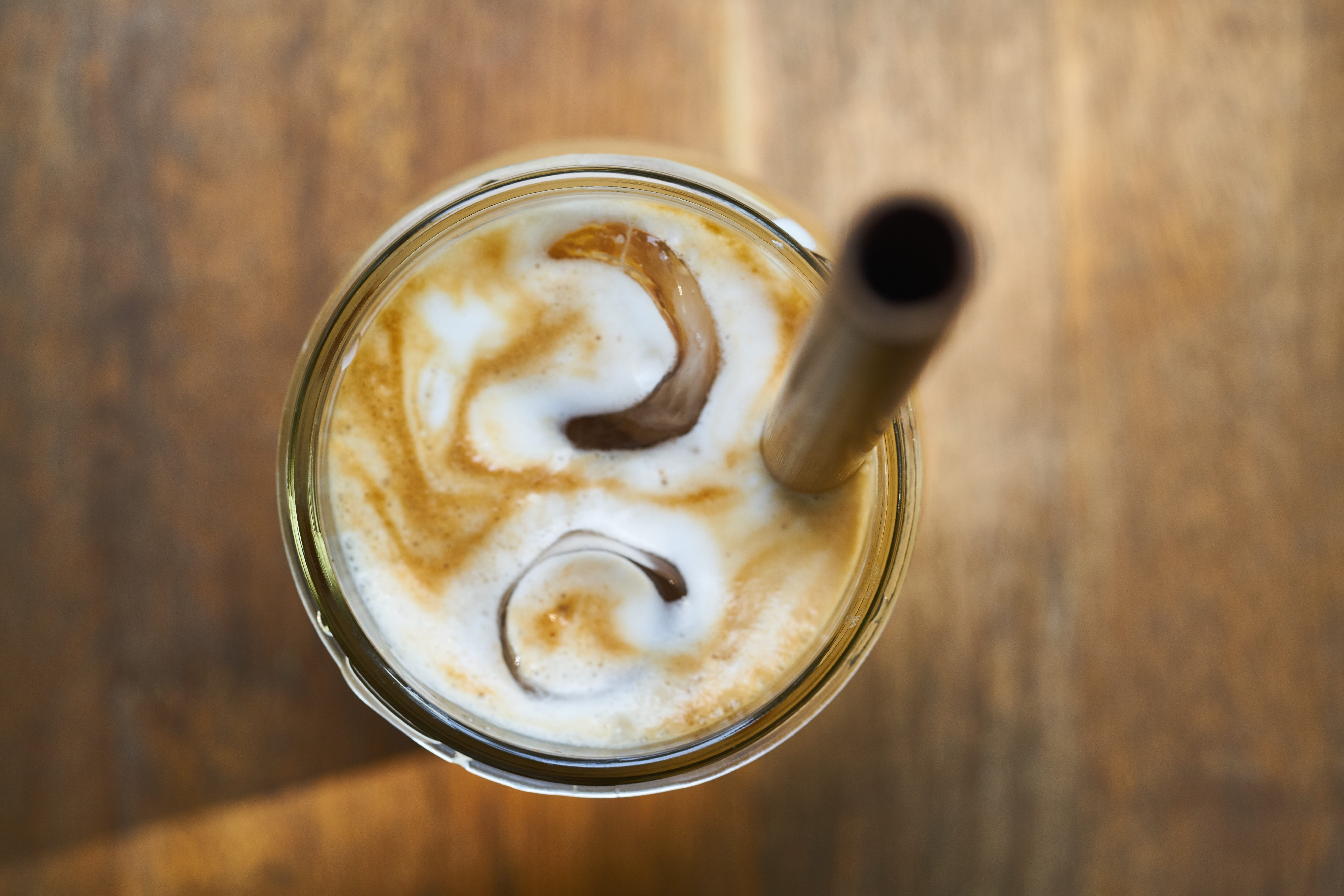 8K, coffee grinders, fresh, hot drink, cup, brown, food and drink, morning, table, mug, lay, latte, coffee cup, wood - material, indoors, restaurant, drink, HD Wallpaper