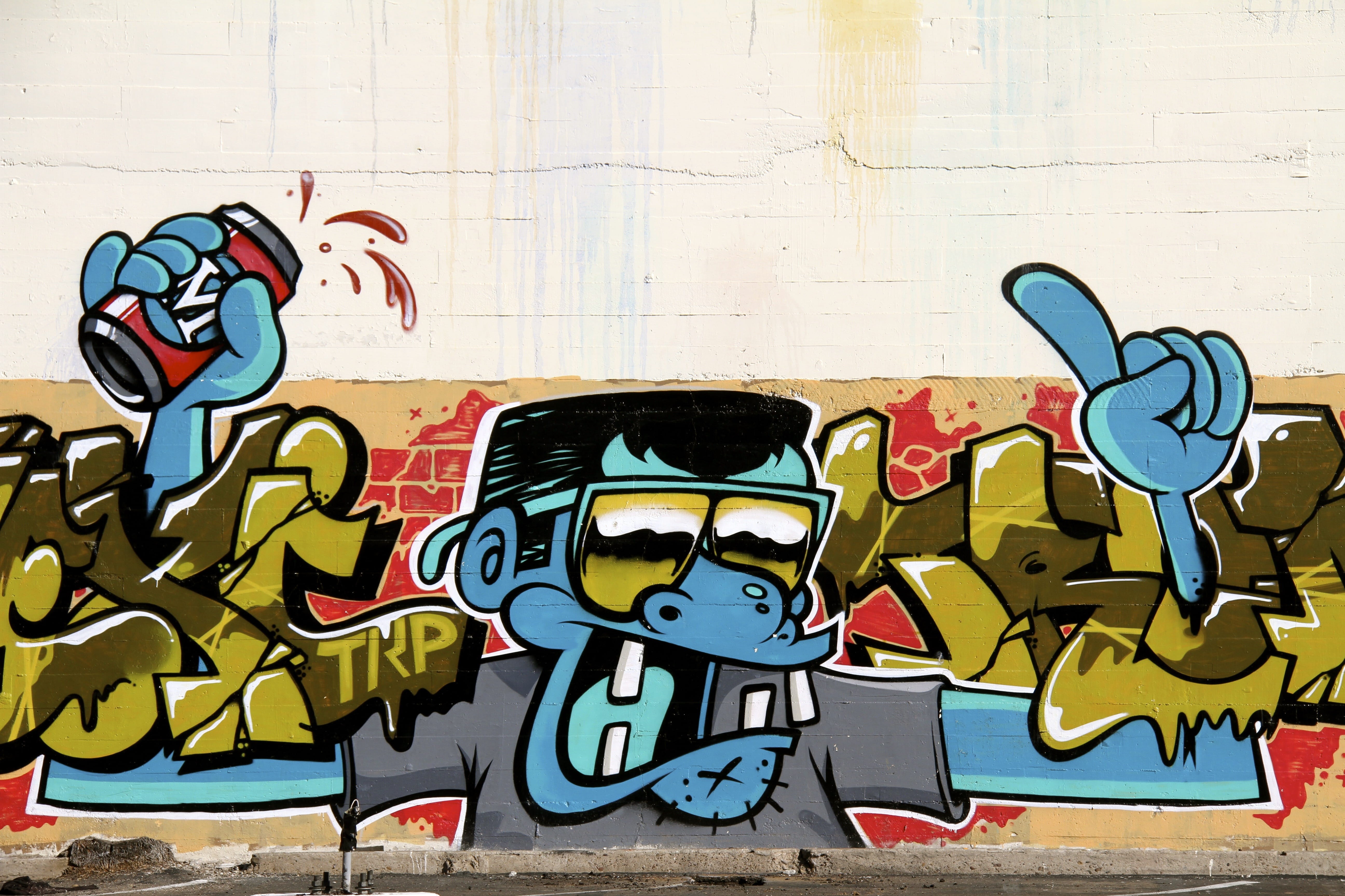 5K, male likeness, art and craft, built structure, representation, text, wall - building feature, finger pointing, monkey, outdoors, human representation, HD Wallpaper