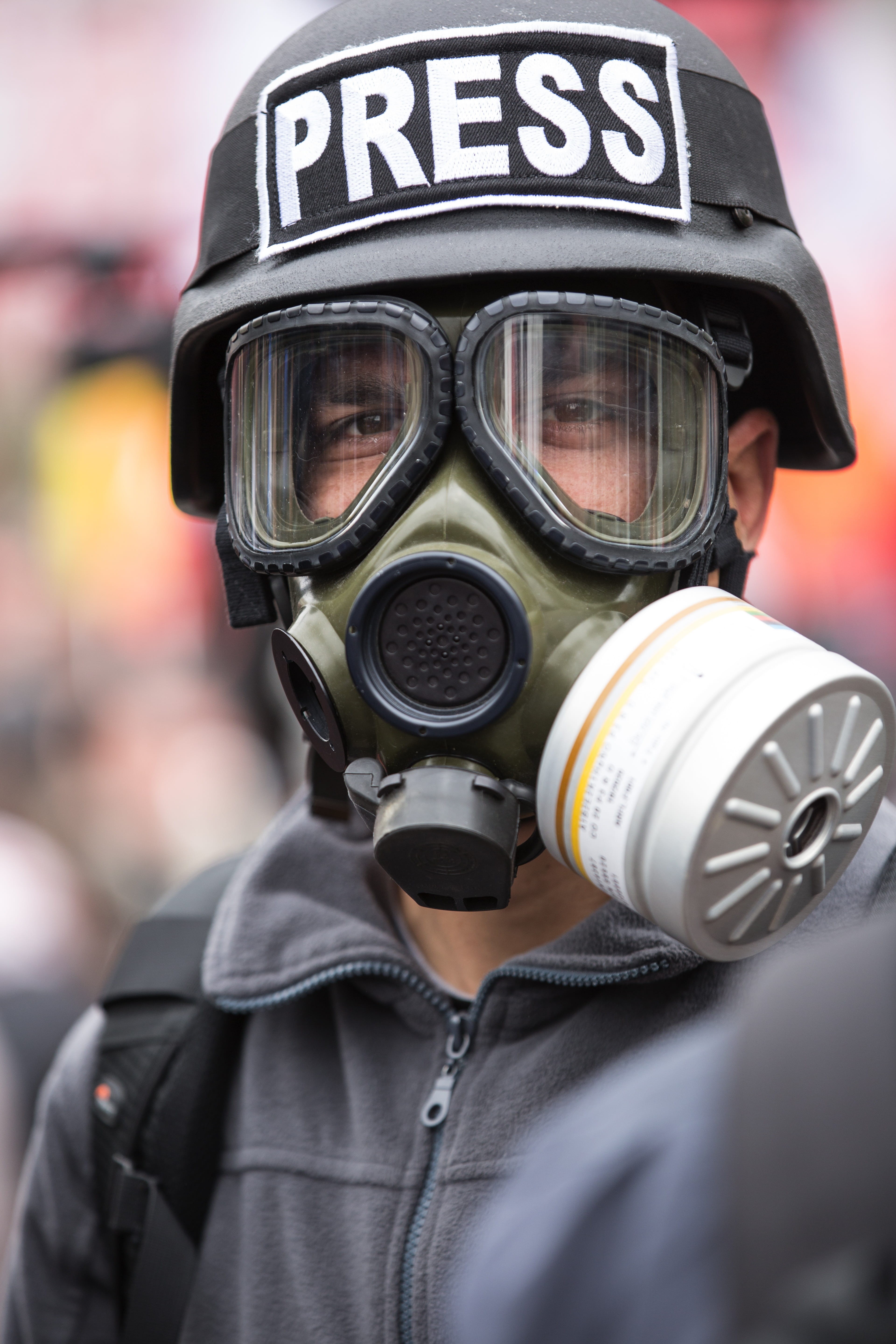 person, men, helmet, headshot, young man, front view, violence, attack, photographer, war, exposure, fog, protective workwear, people, overview, clothing, Phone HD Wallpaper