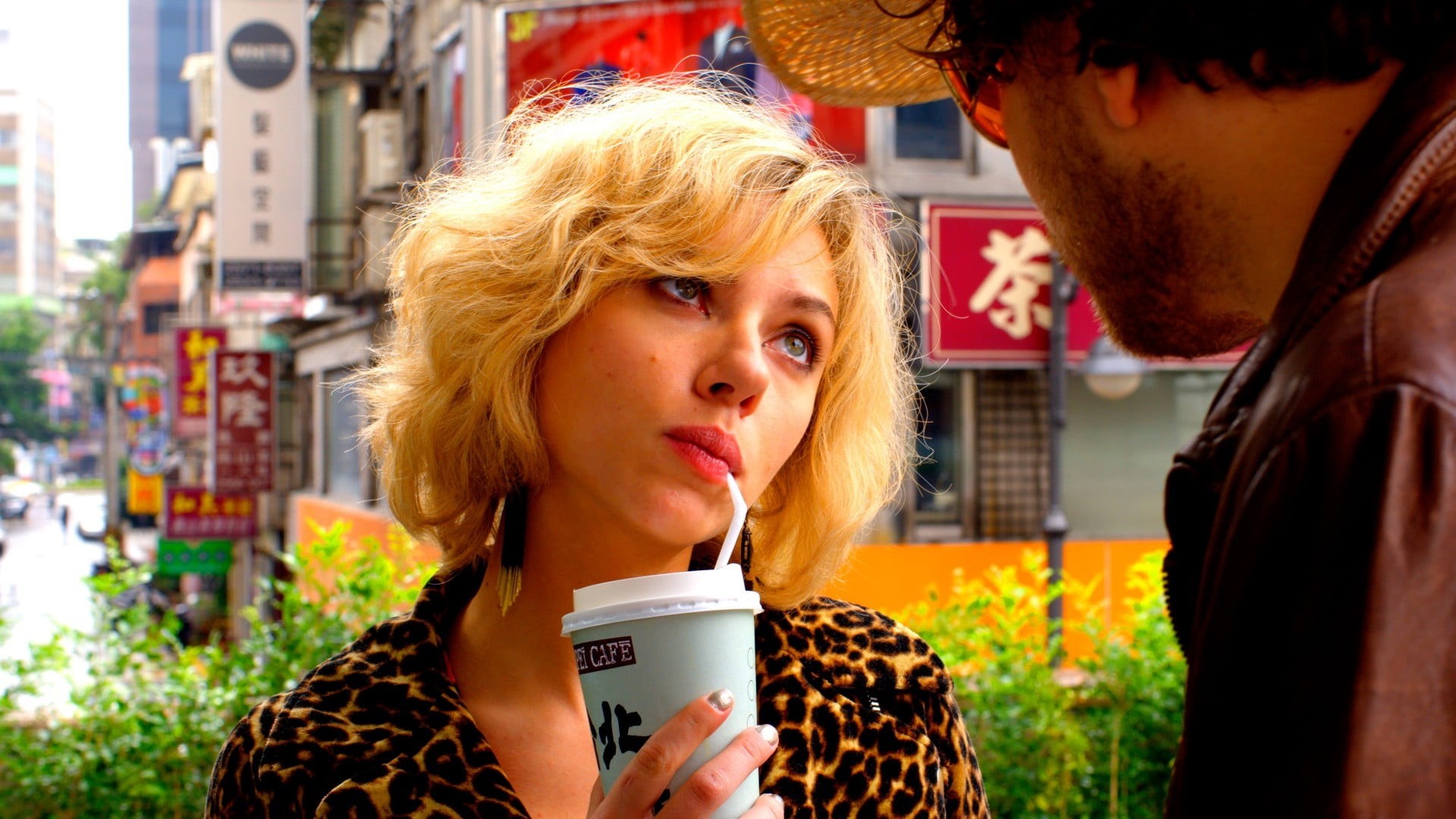 looking, women, Taipei, focus on foreground, young women, holding, front view, leisure activity, young adult, drinking, blonde, hair, headshot, lifestyles, HD Wallpaper