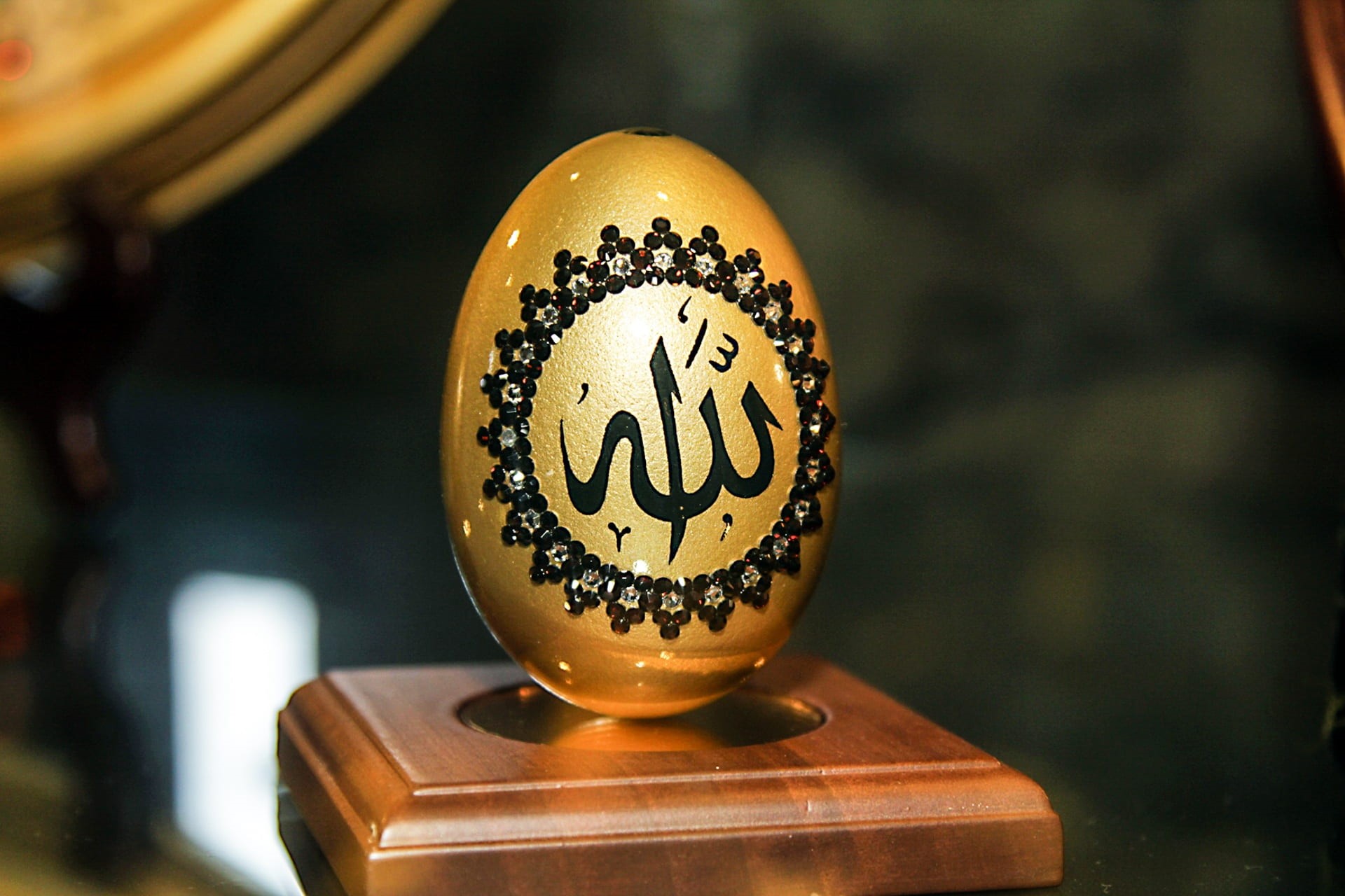 calligraphy, decor, business, ornament, istanbul, single object, egg, focus on foreground, indoors, brown, museum, wood - material, mosque, print, celebration, HD Wallpaper