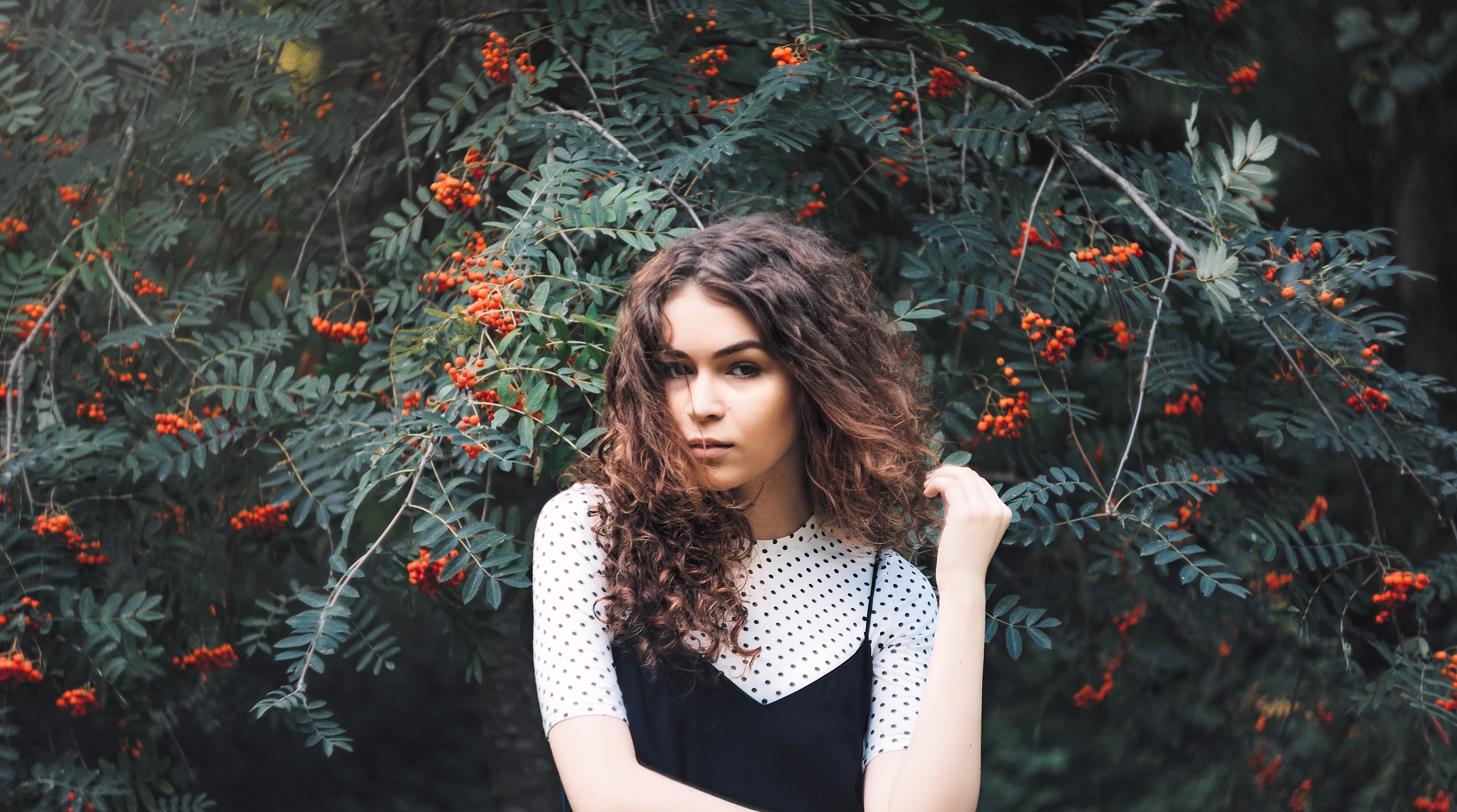 waist up, season, summerwoman, 4k, makeup, hairstyle, contemplation, young women, standing, nature, model, full hd, lady, casual clothing, Girls, girl, HD Wallpaper