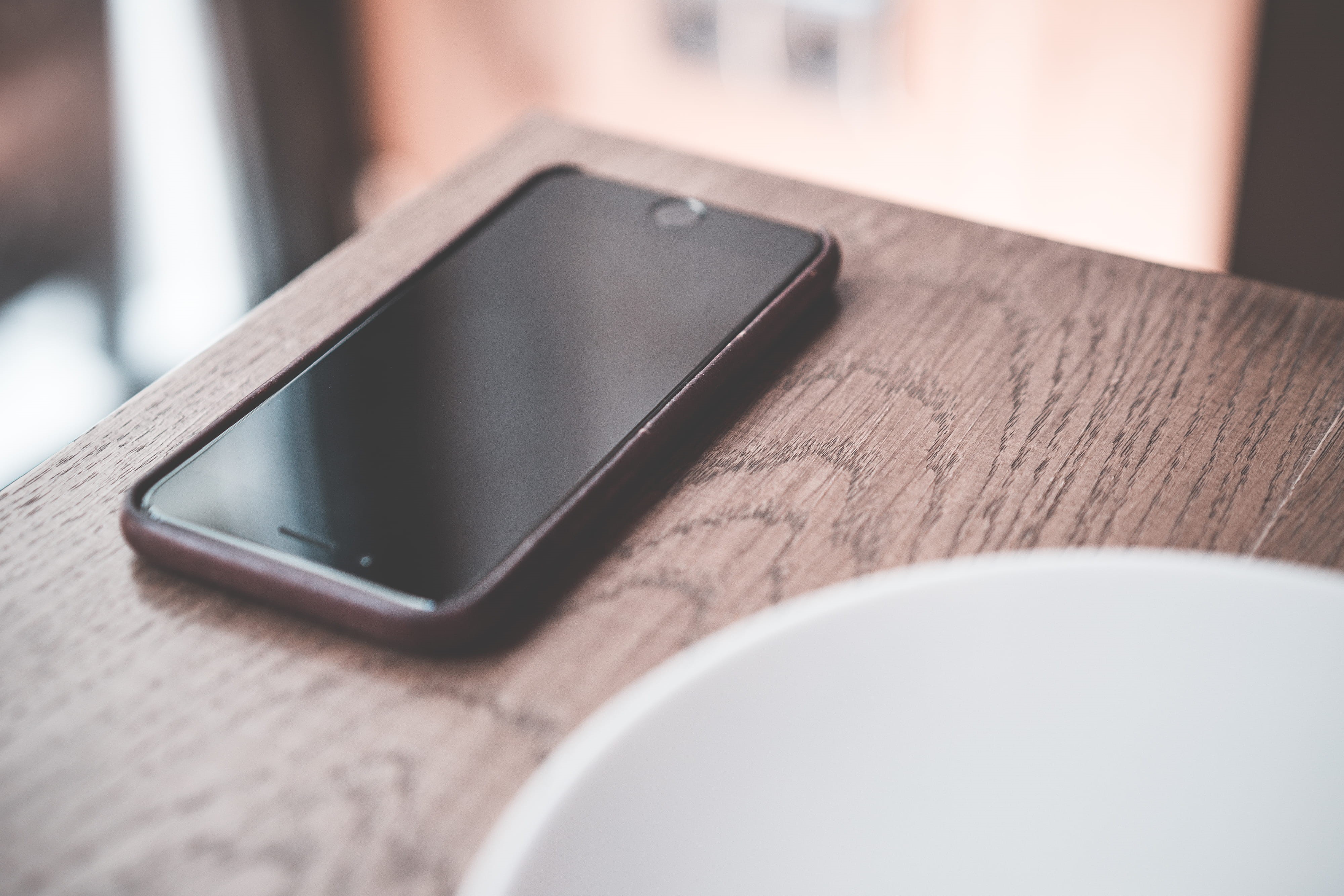 close-up, portable information device, portability, device screen, indoors, internet, screen, leather case, Wooden Table, smart Phone, mobile, modern, 4K, HD Wallpaper