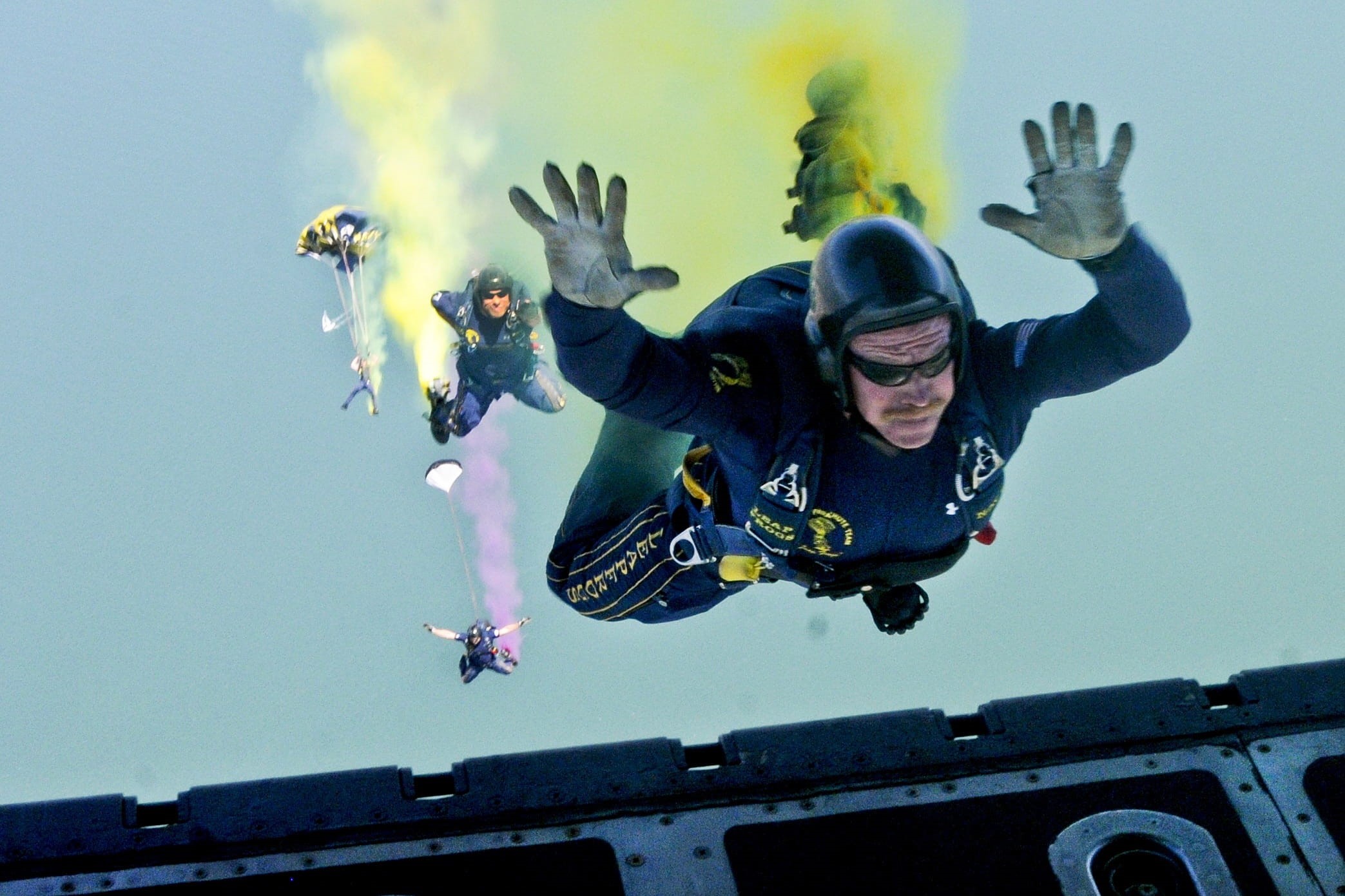 navy, Skydiving, adults only, illustration, sport, lifestyles, flight, casual clothing, training, high, team, joy, extreme sports, real people, character, HD Wallpaper