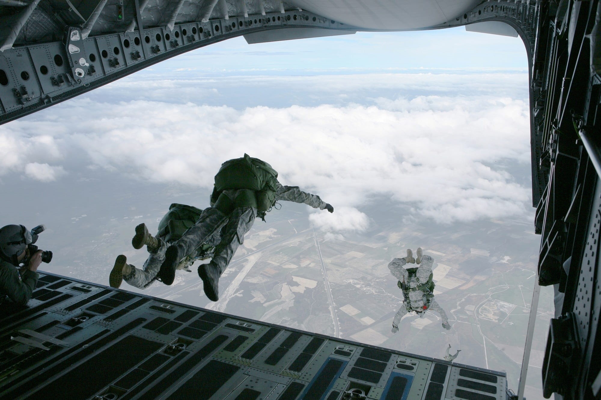 transportation, airplane, grey, air vehicle, parachuting, city, plane, diving, army, parachutists, flying, exhilaration, skydivers, building exterior, travel, HD Wallpaper