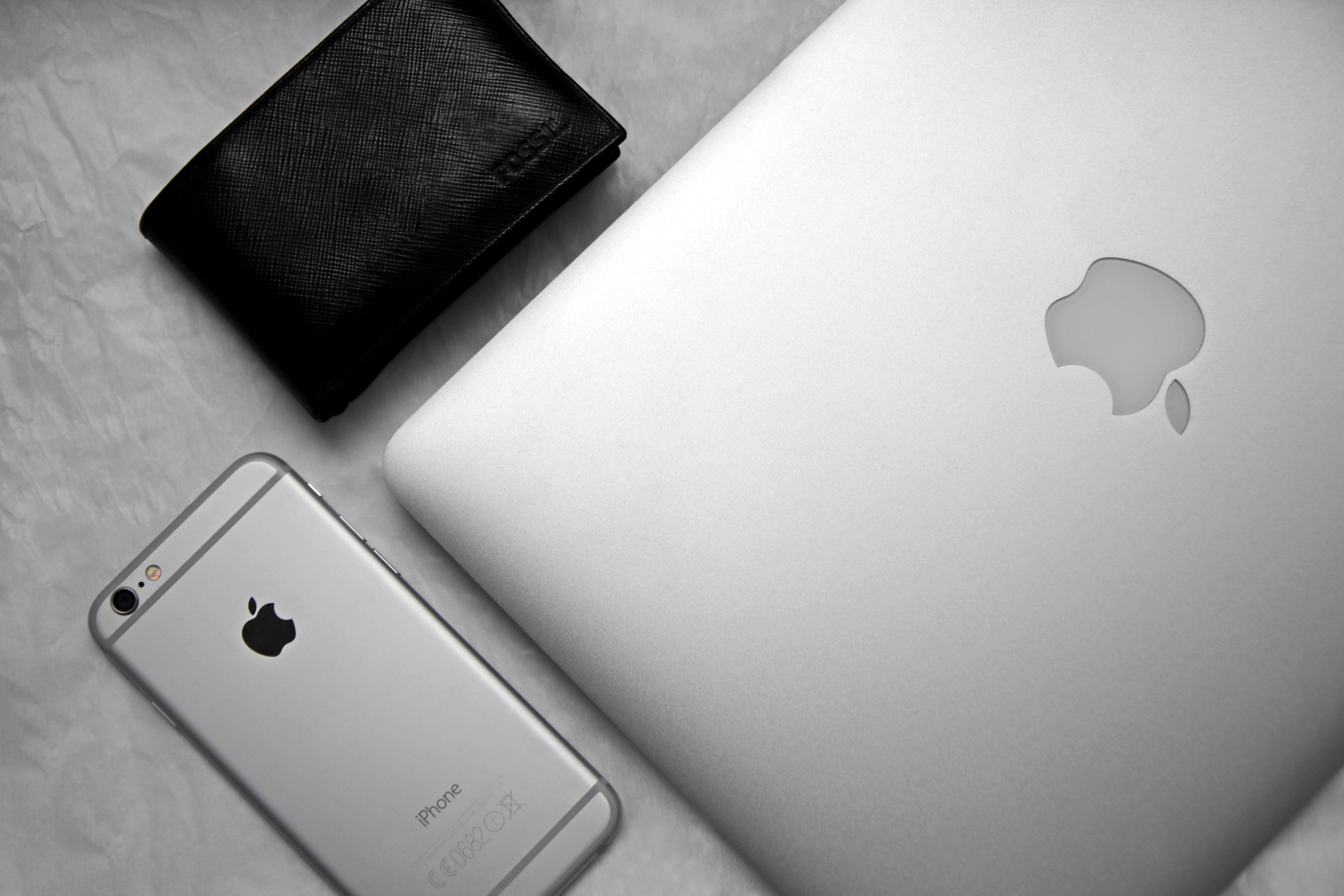 connection, business, gadgets, simplicity, close, close -up, still life, smartphone, display, computer, choice, high angle shot, workspace, copy space, HD Wallpaper