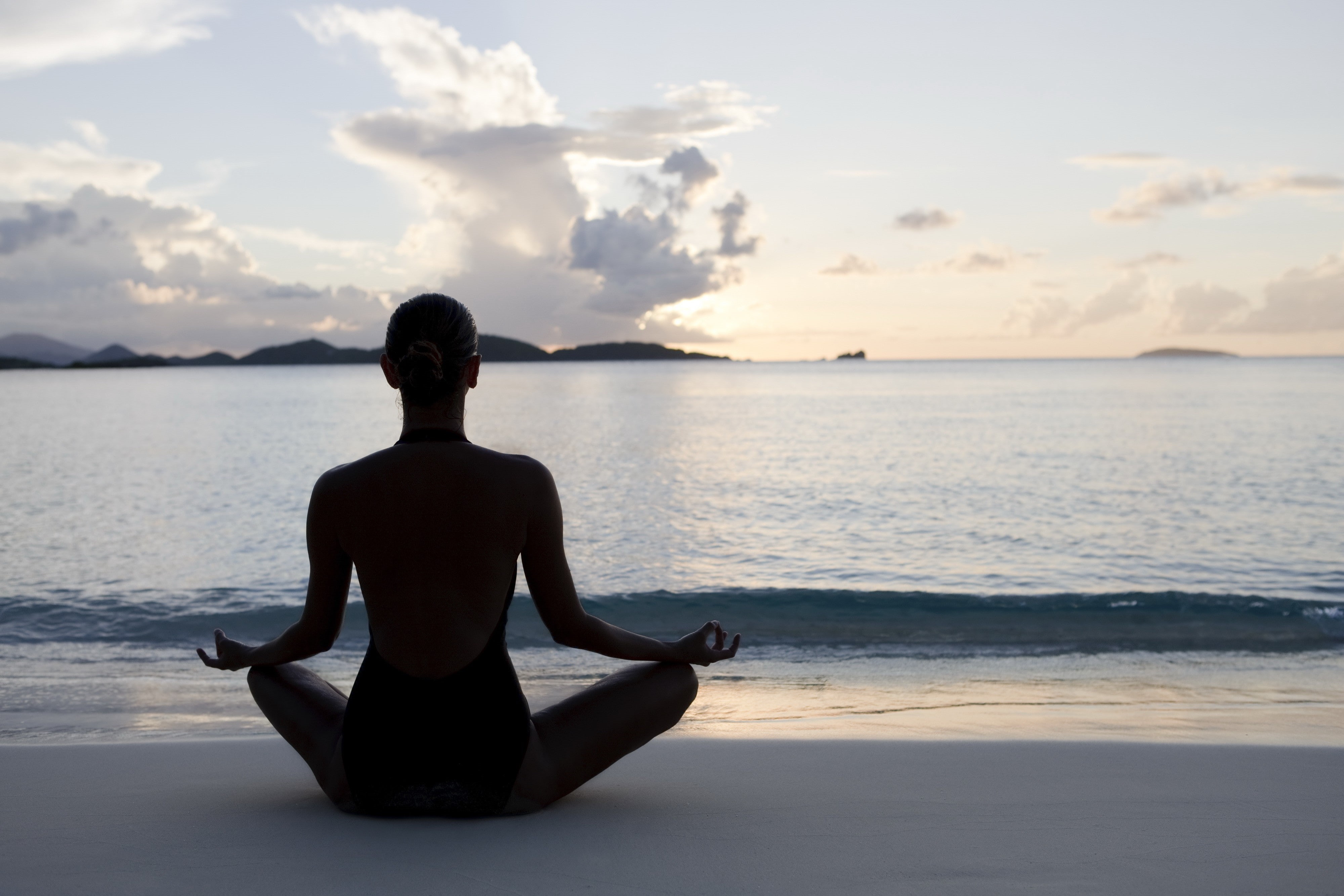 real people, 4K, horizon over water, water, outdoors, rear view, relaxation exercise, posture, lifestyles, leisure activity, meditation, scenics - nature, HD Wallpaper