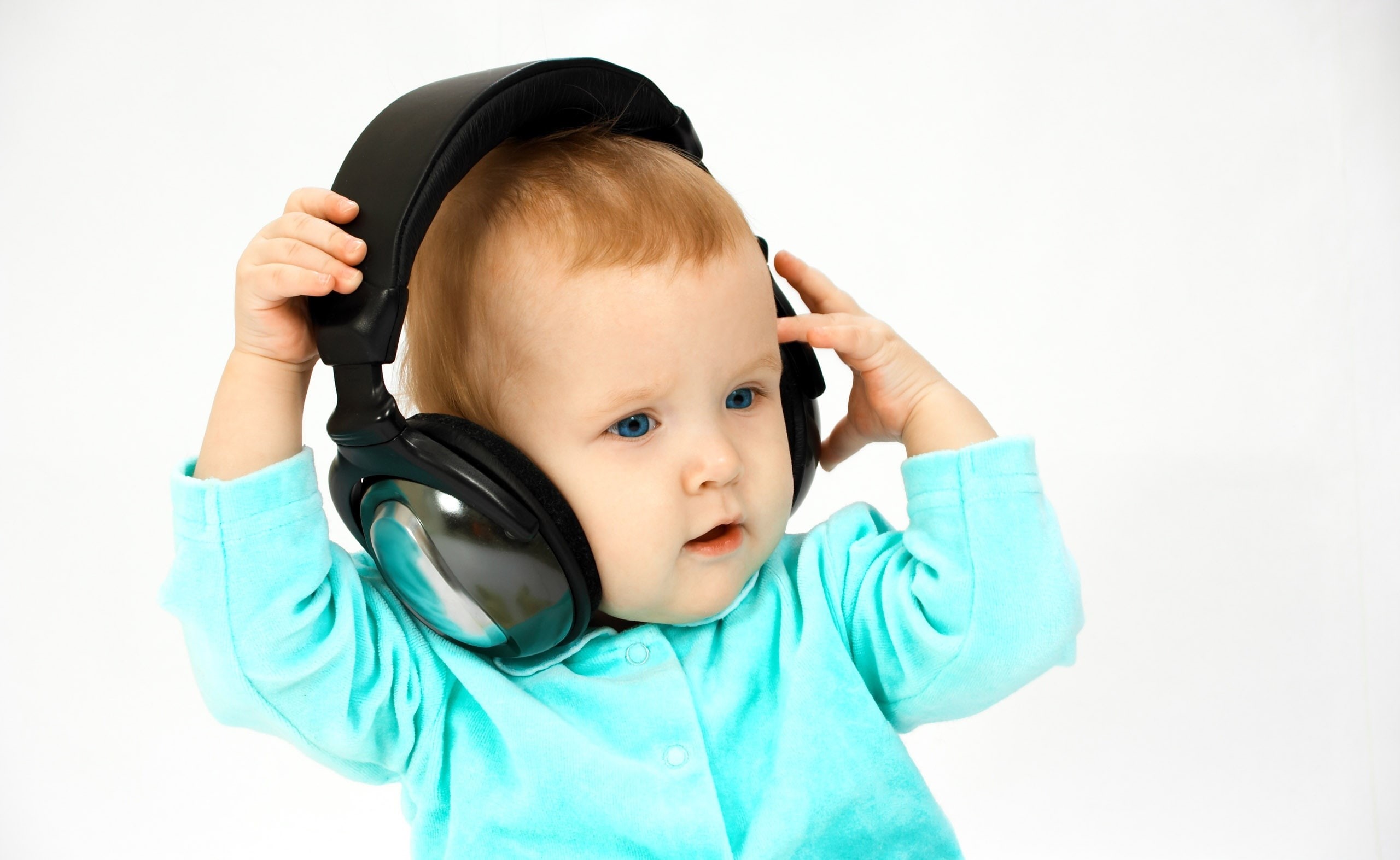 innocence, cut out, men, studio shot, one person, Cute, listening, headshot, portrait, 2K, music, headphones, communication, technology, noise, casual clothing, HD Wallpaper