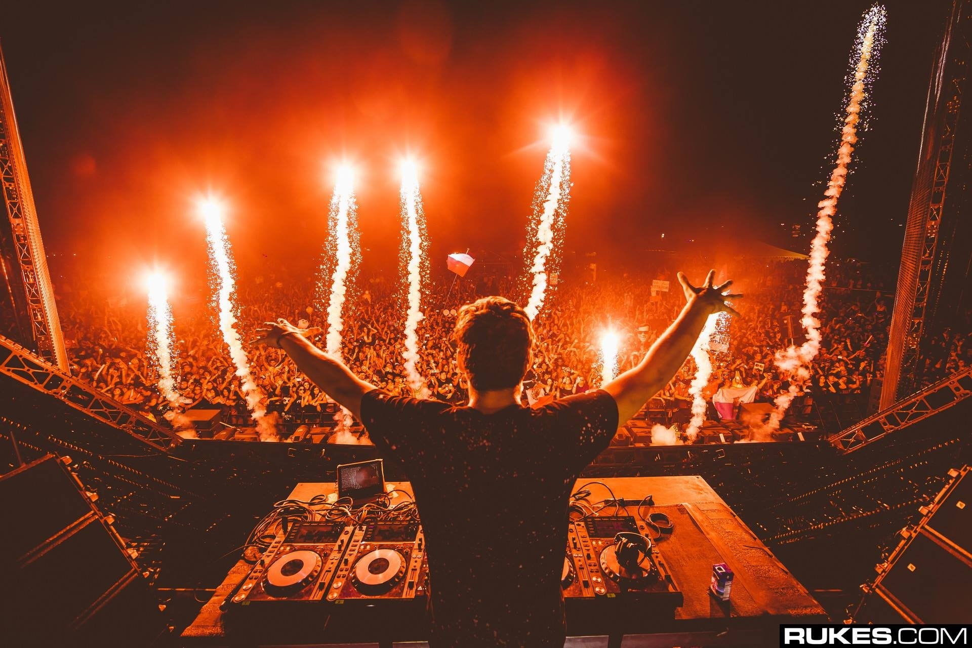 music, black, s, shirt, long exposure, Martin Garrix, illuminated, light, performance, t, DJ, excitement, lifestyles, 1080P, arms raised, arts culture and entertainment, HD Wallpaper