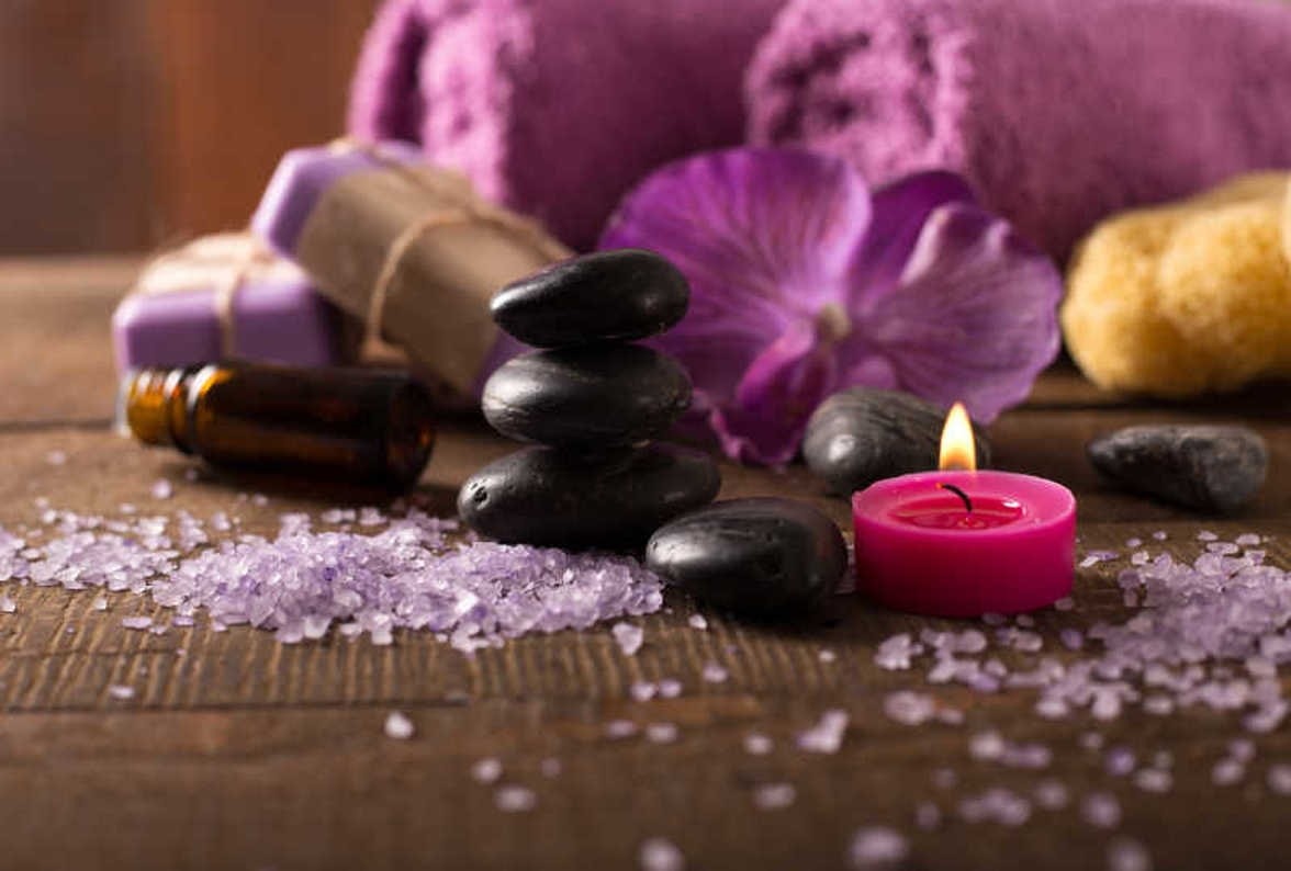 small group of objects, healthy lifestyle, luxury, aromatherapy, 480P, aromatherapy oil, alternative therapy, Flowers, close-up, Spa, still life, nature, HD Wallpaper