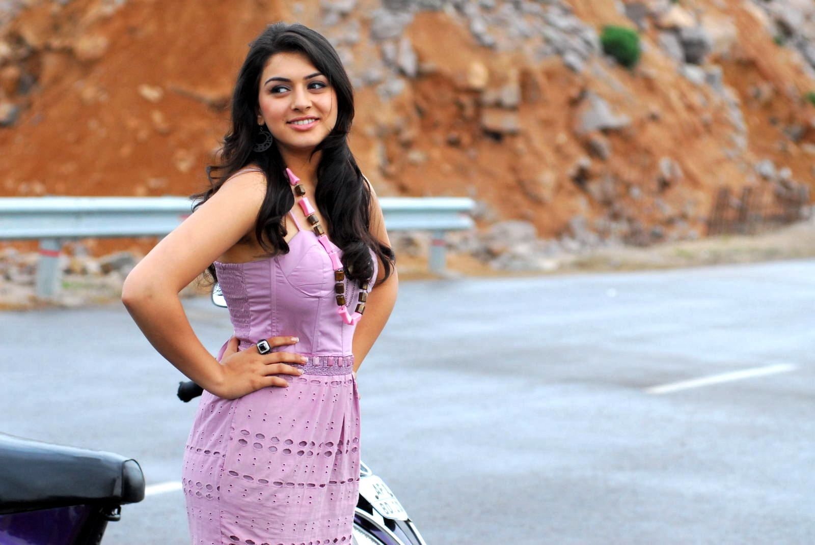 pleated, portrait, young adult, focus on foreground, actress, fashion, casual clothing, lifestyles, 720P, cute, bodycon, hairstyle, bubbly, hansika, women, HD Wallpaper
