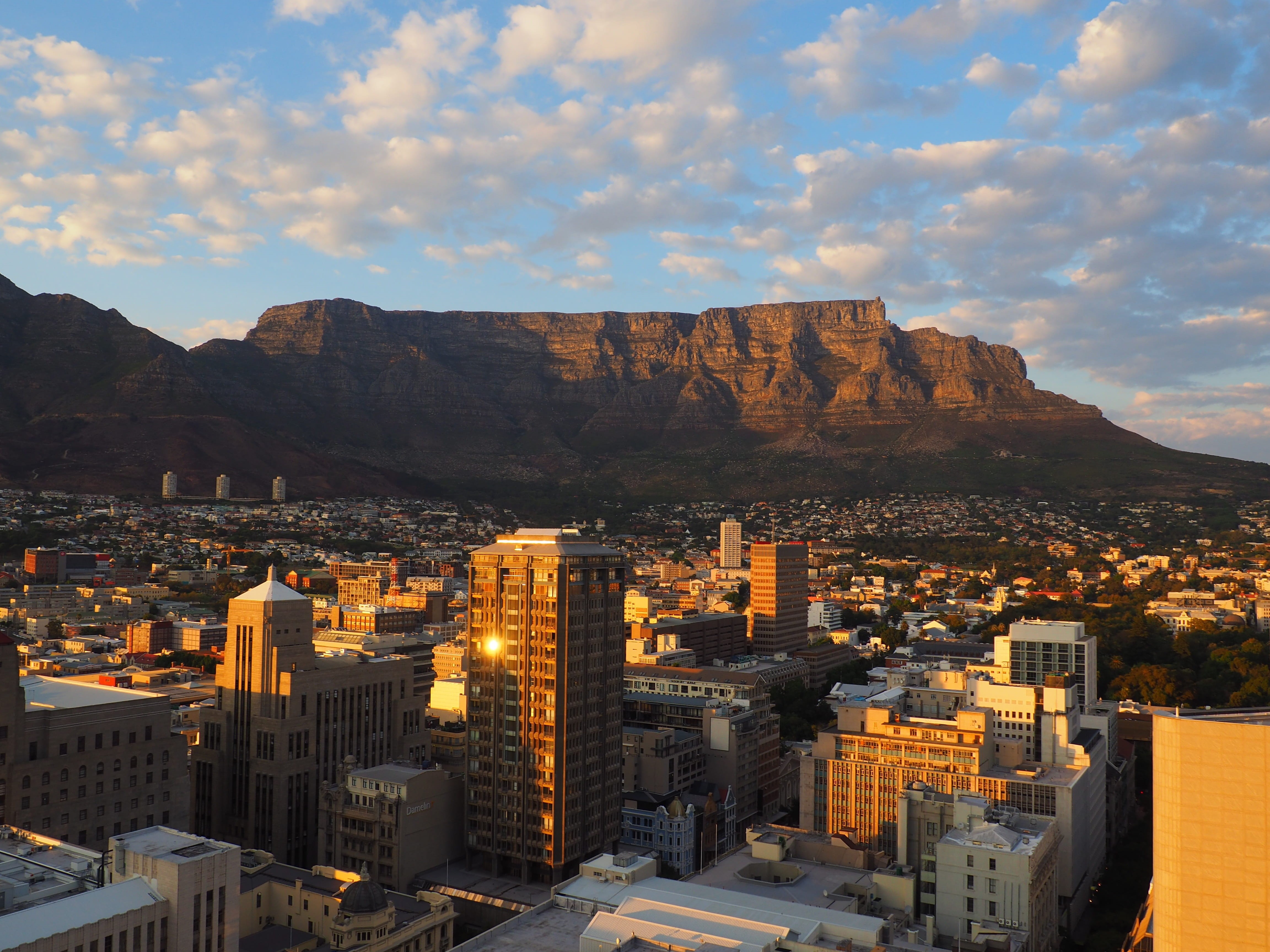 urban Scene, no people, Cape Town, sunny, urban Skyline, South Africa, sky, skyline, landscape, nature, architecture, 4K, rock formation, built Structure, HD Wallpaper