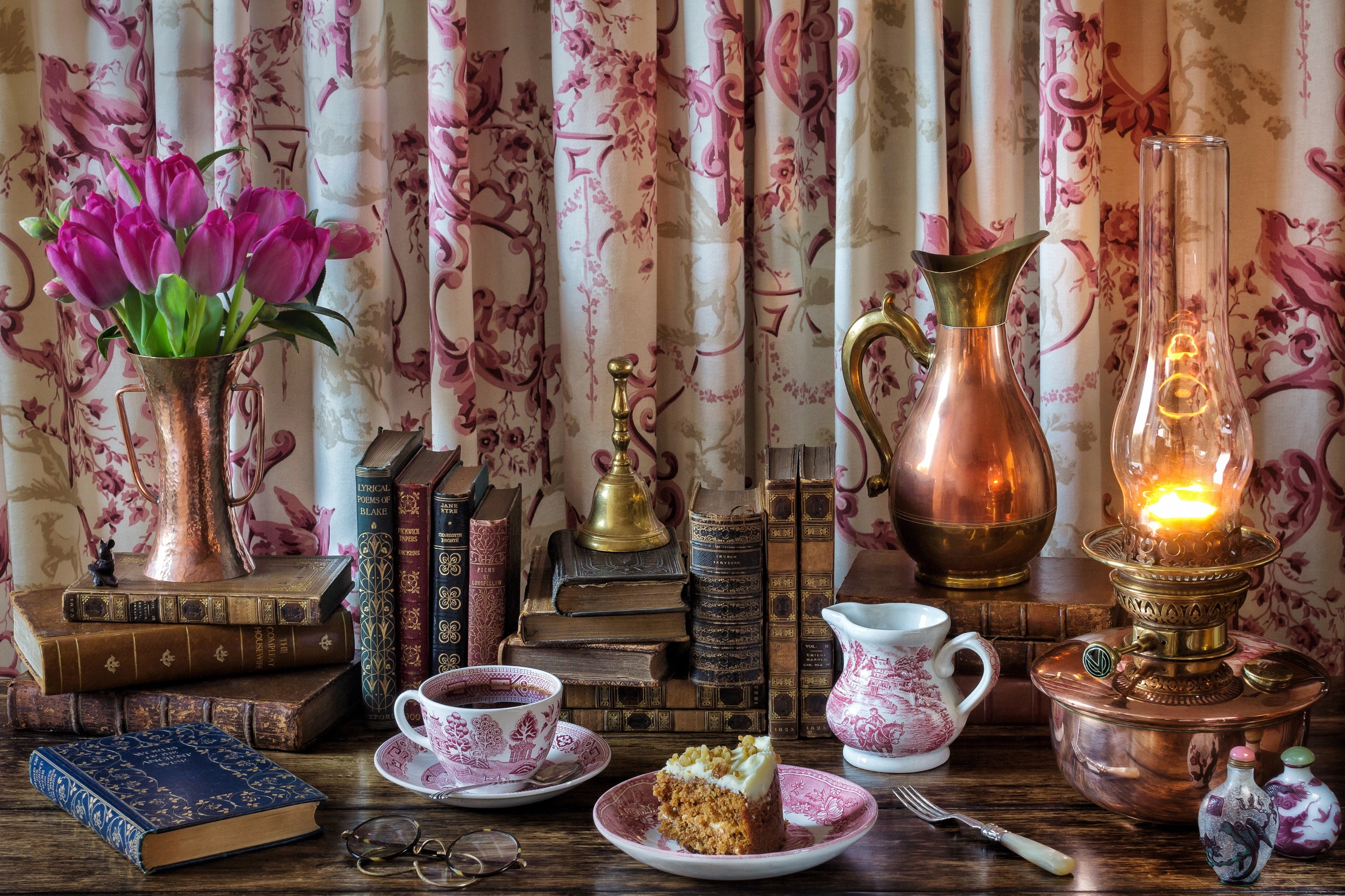 style, 2K, lamp, books, tulips, glasses, tea, pitcher, cake, flowers, the tea party, HD Wallpaper