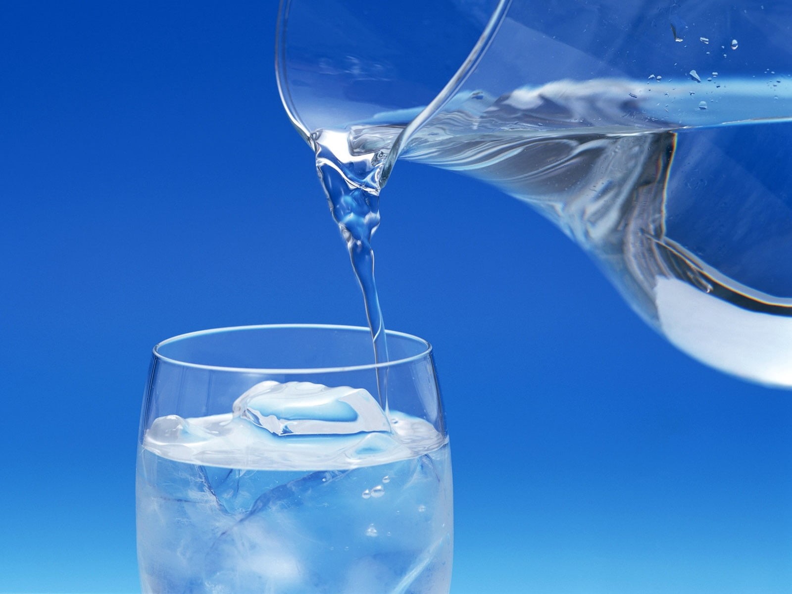 colored background, pouring, water, wineglass, white, glass - Material, 720P, food And Drink, glass, close-up, blue, transparent, liquid, drinking Glass, HD Wallpaper
