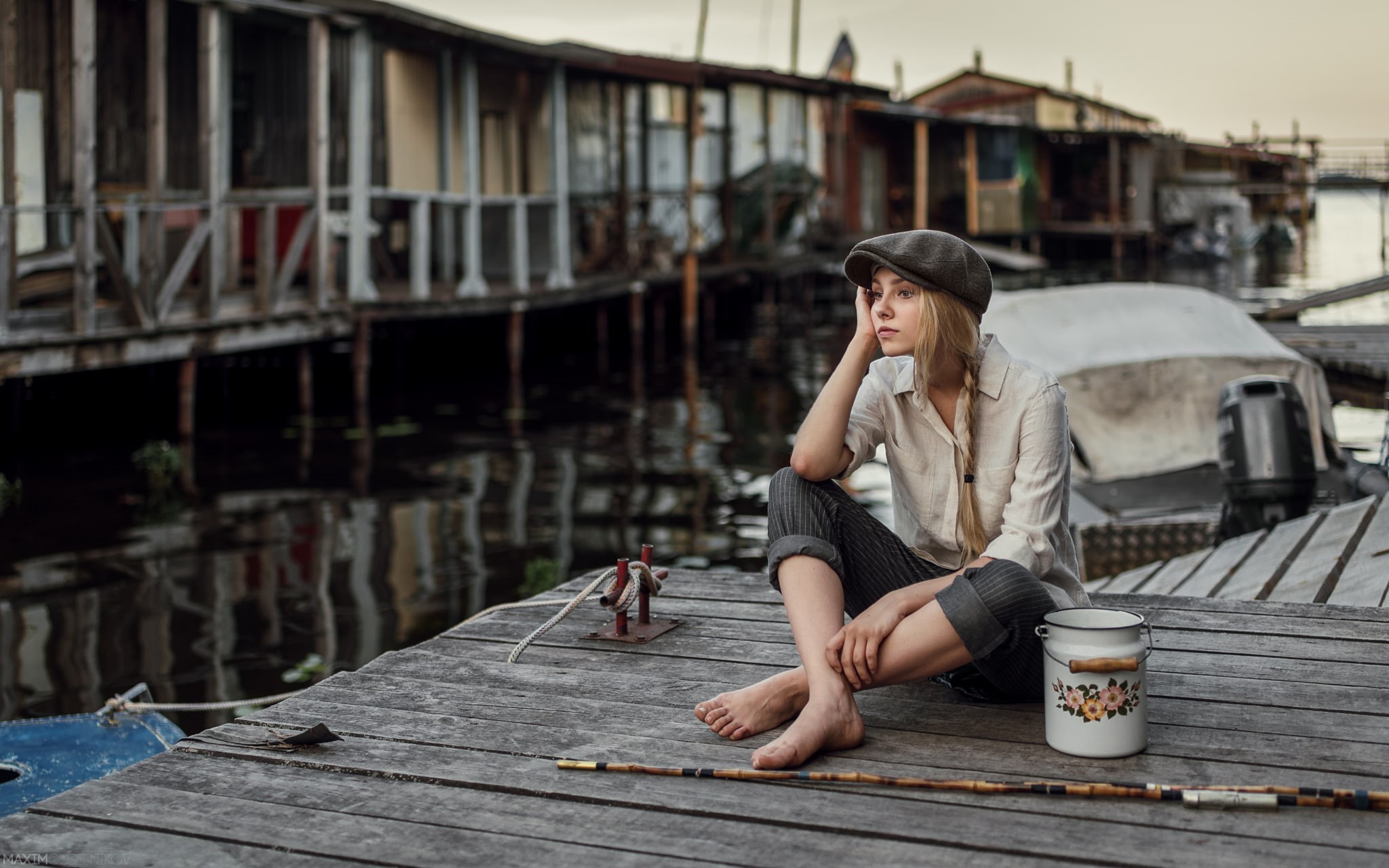 sitting, beauty, pose, pants, contemplation, lifestyles, the bridge, men, casual clothing, adult, portrait, gray, young women, day, wood - material, blonde, HD Wallpaper