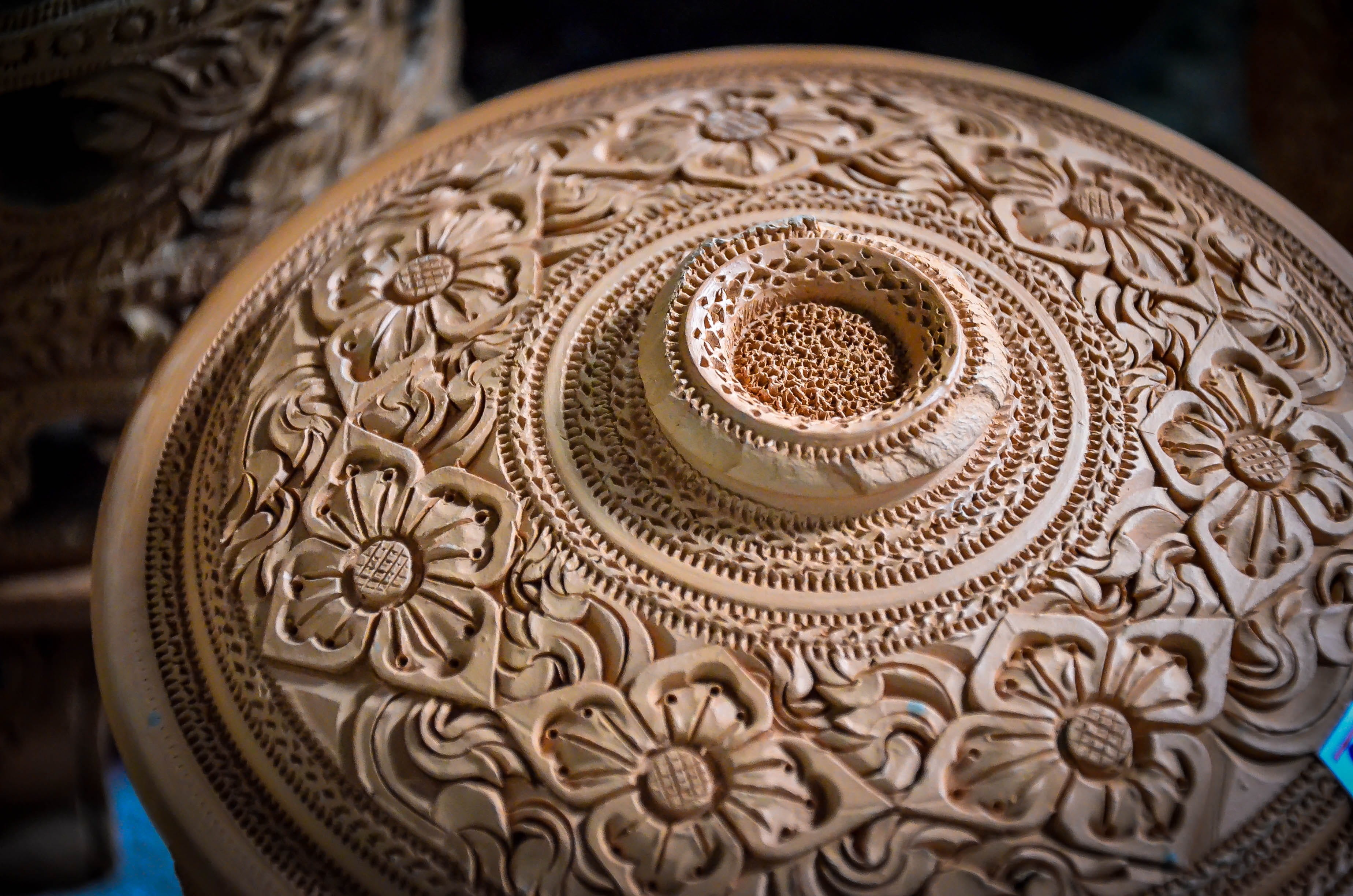 rustic, ancient, texture, close-up, selective focus, bowl, pottery, lid, thai, white, creativity, ornament, brown, retro, background, pattern, handmade, HD Wallpaper