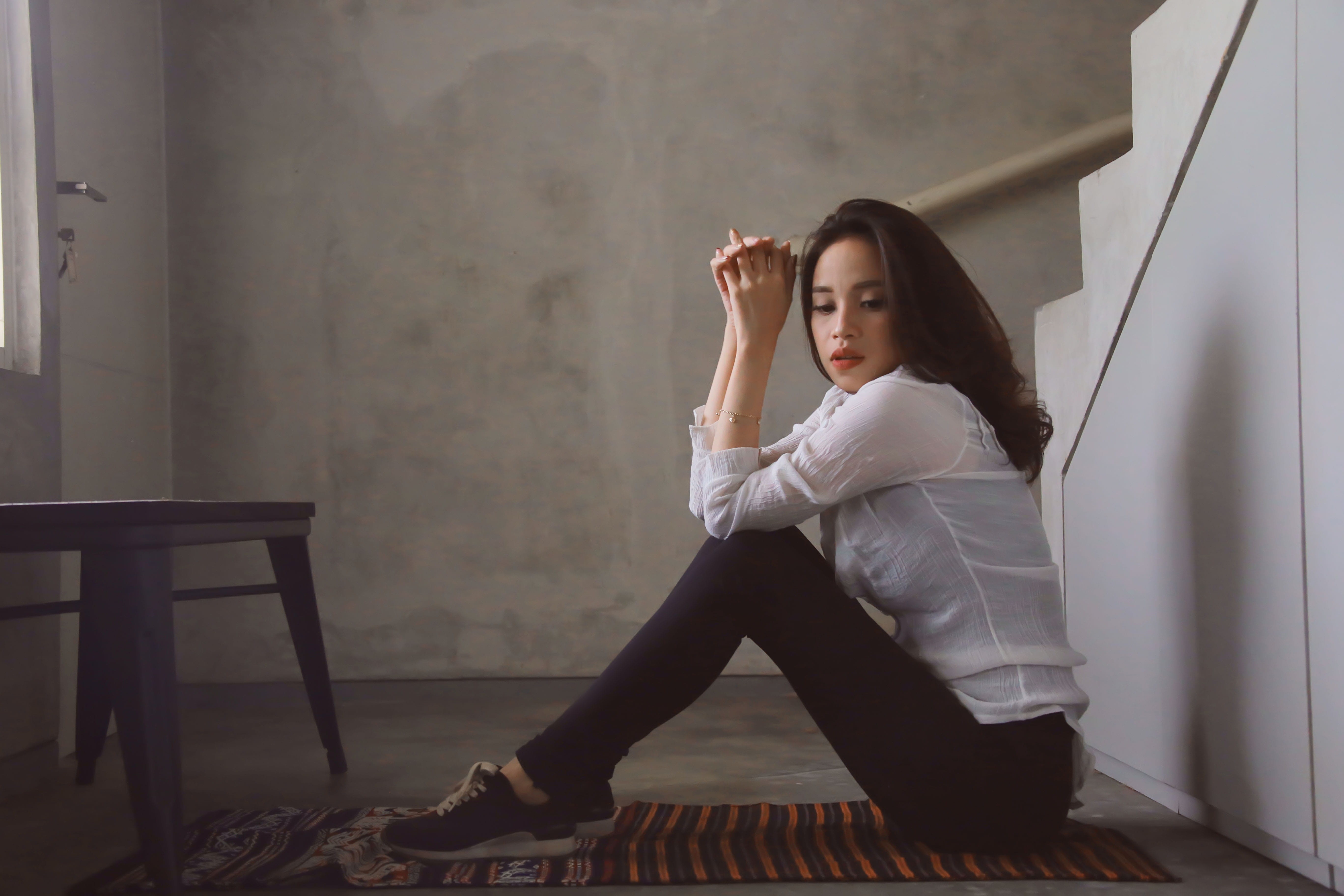 beauty, black leggings, real people, posing, hairstyle, contemplation, wall - building feature, pretty, hair, female, lifestyles, girl, women, woman, person, HD Wallpaper