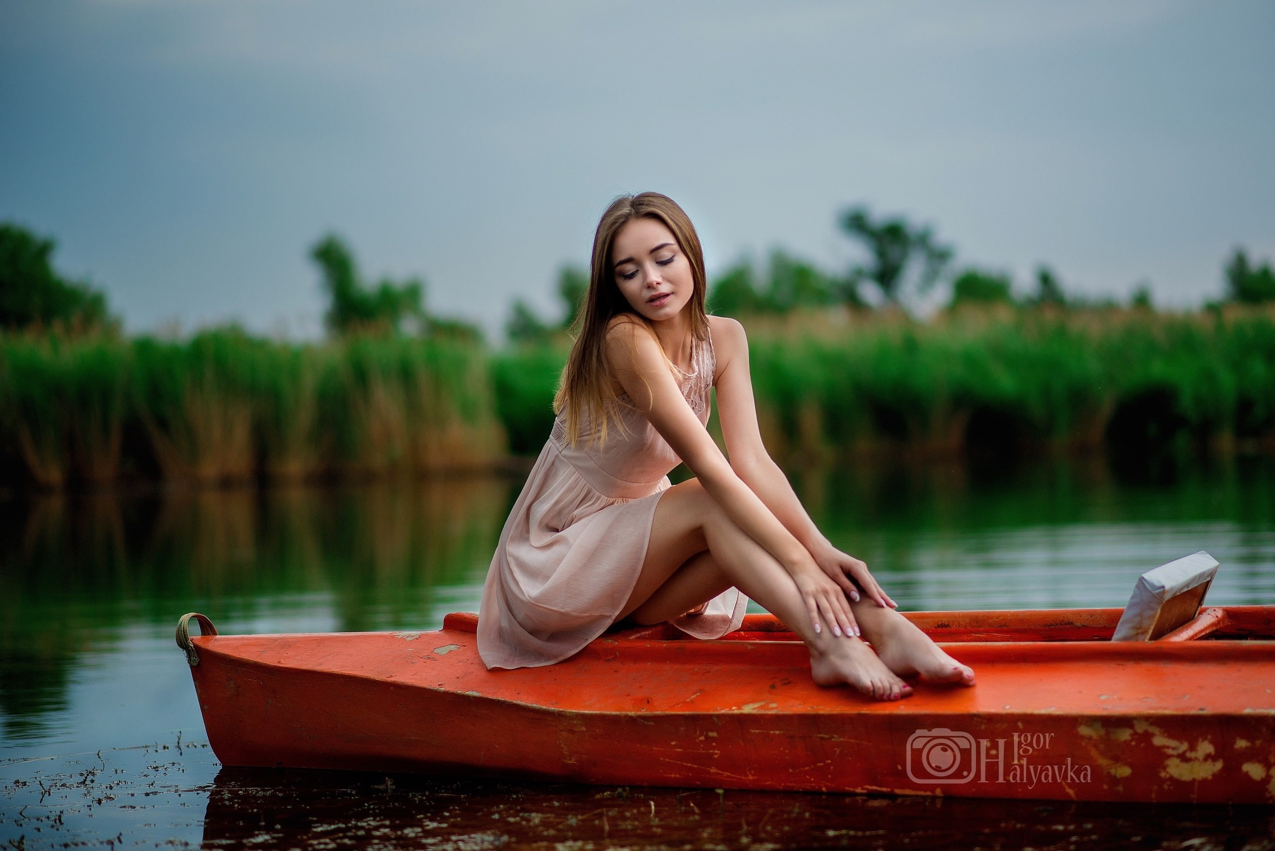 the reeds, beauty, nature, brown hair, dress, bokeh, Igor Positives, legs, barefoot, hairstyle, boat, makeup, 2K, sitting, pose, river, model, HD Wallpaper