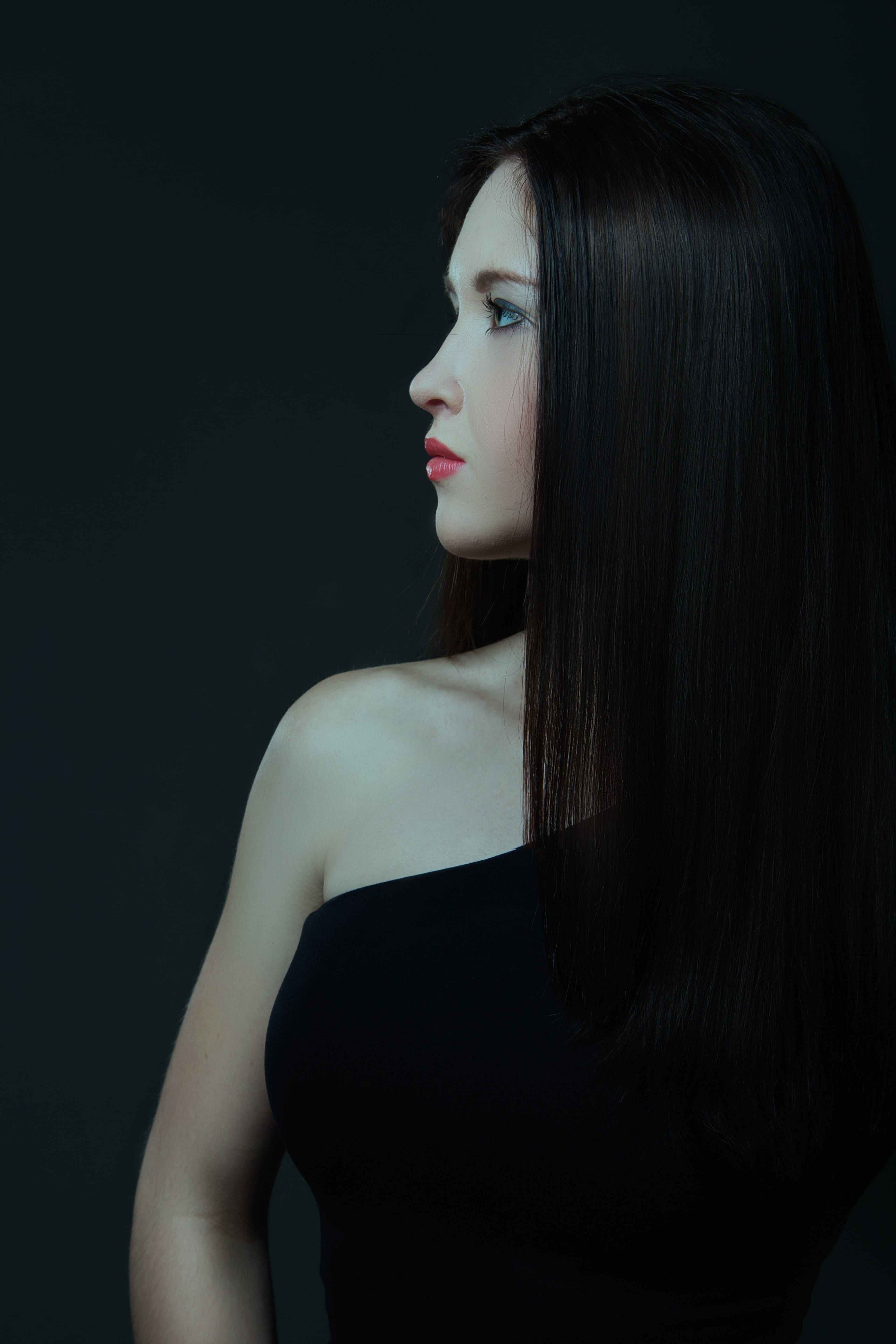 attractive, contemplation, luxury, makeup, beautiful, teenager, lady, fashion, beauty, eyes, looking, lips, glamour, style, posture, dark, indoors, woman, Phone HD Wallpaper