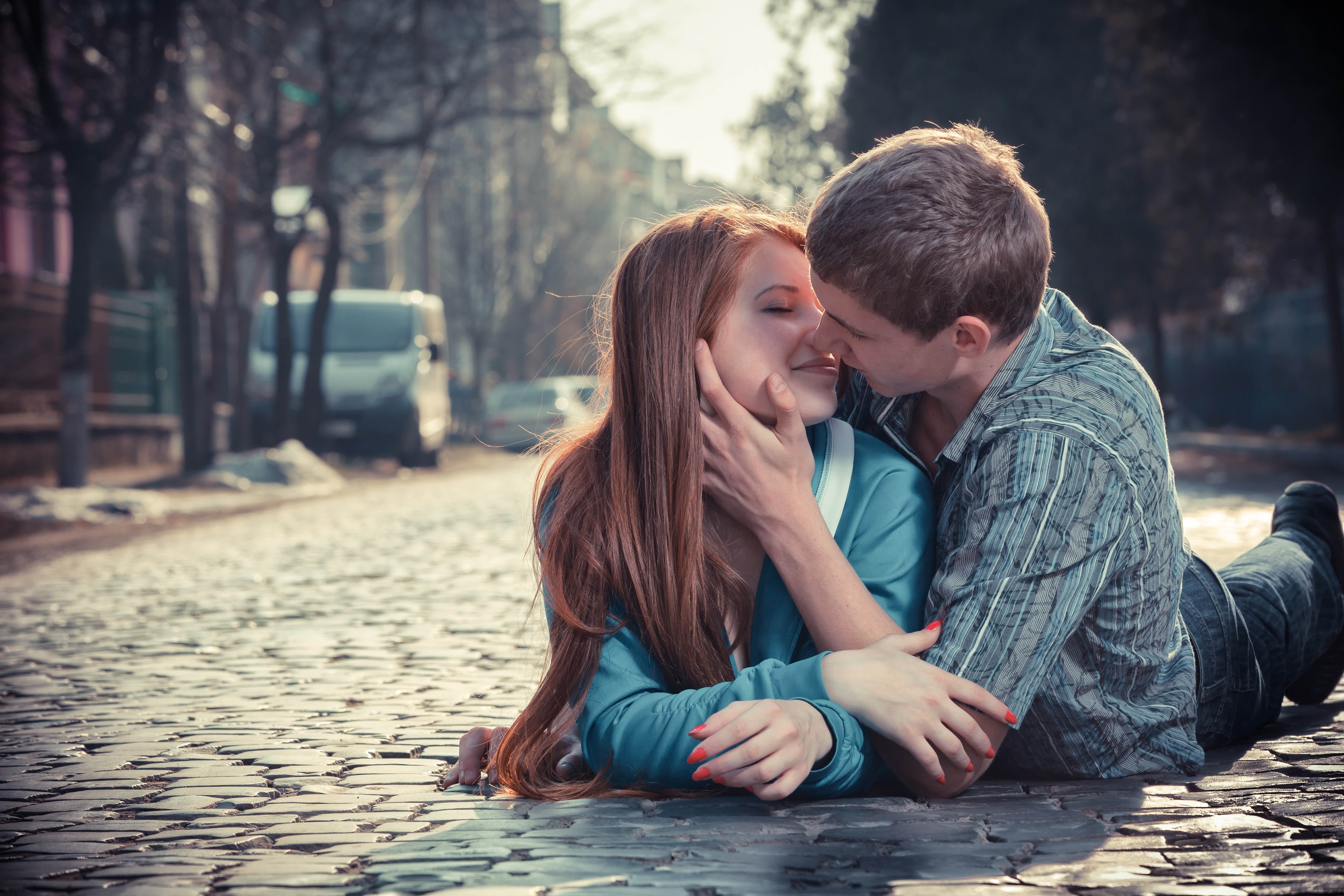 top, smiling, love, positive Emotion, s, collared, urban Scene, males, togetherness, dating, flirting, romance, 5K, kissing, casual Clothing, emotion, HD Wallpaper