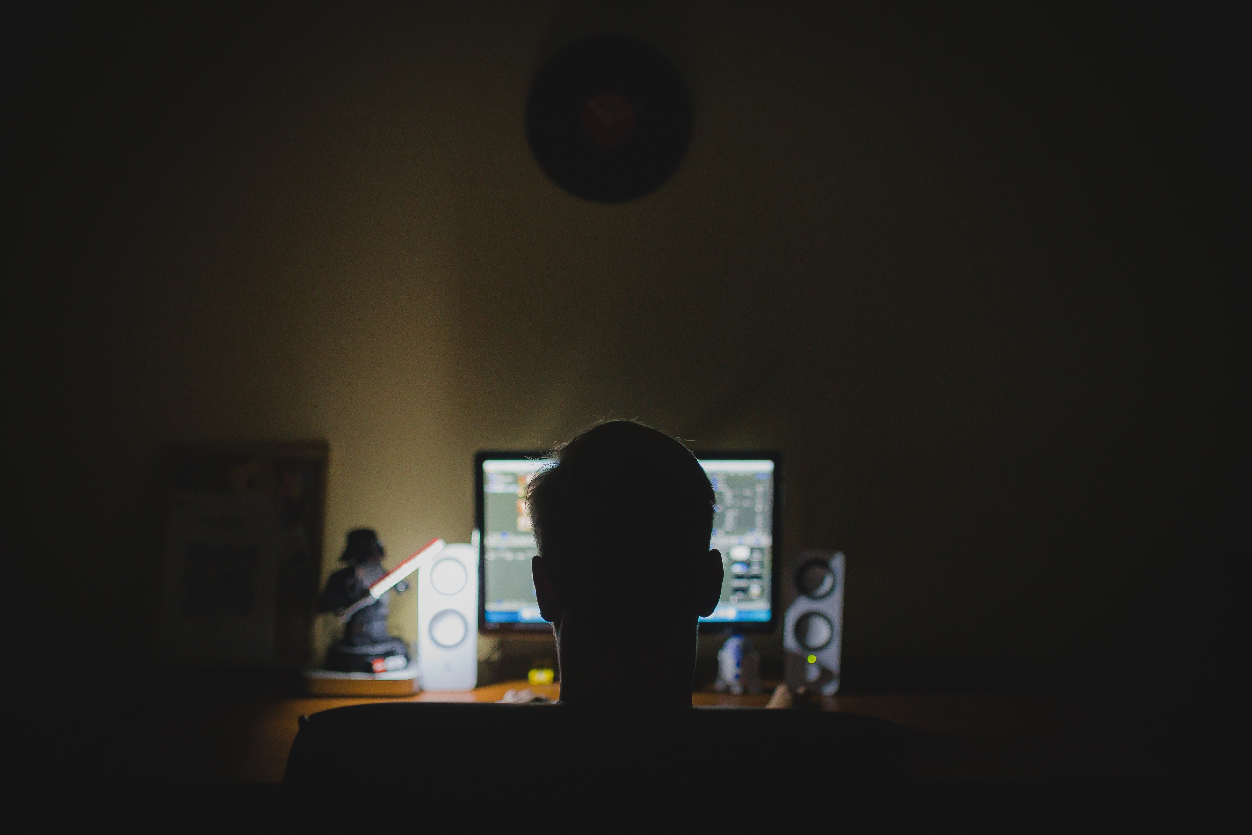 worker, 5K, drink, modern, online, anonymous, desk, drinking glass, real people, man, work, sitting, people, business, hacker, wireless technology, internet, HD Wallpaper