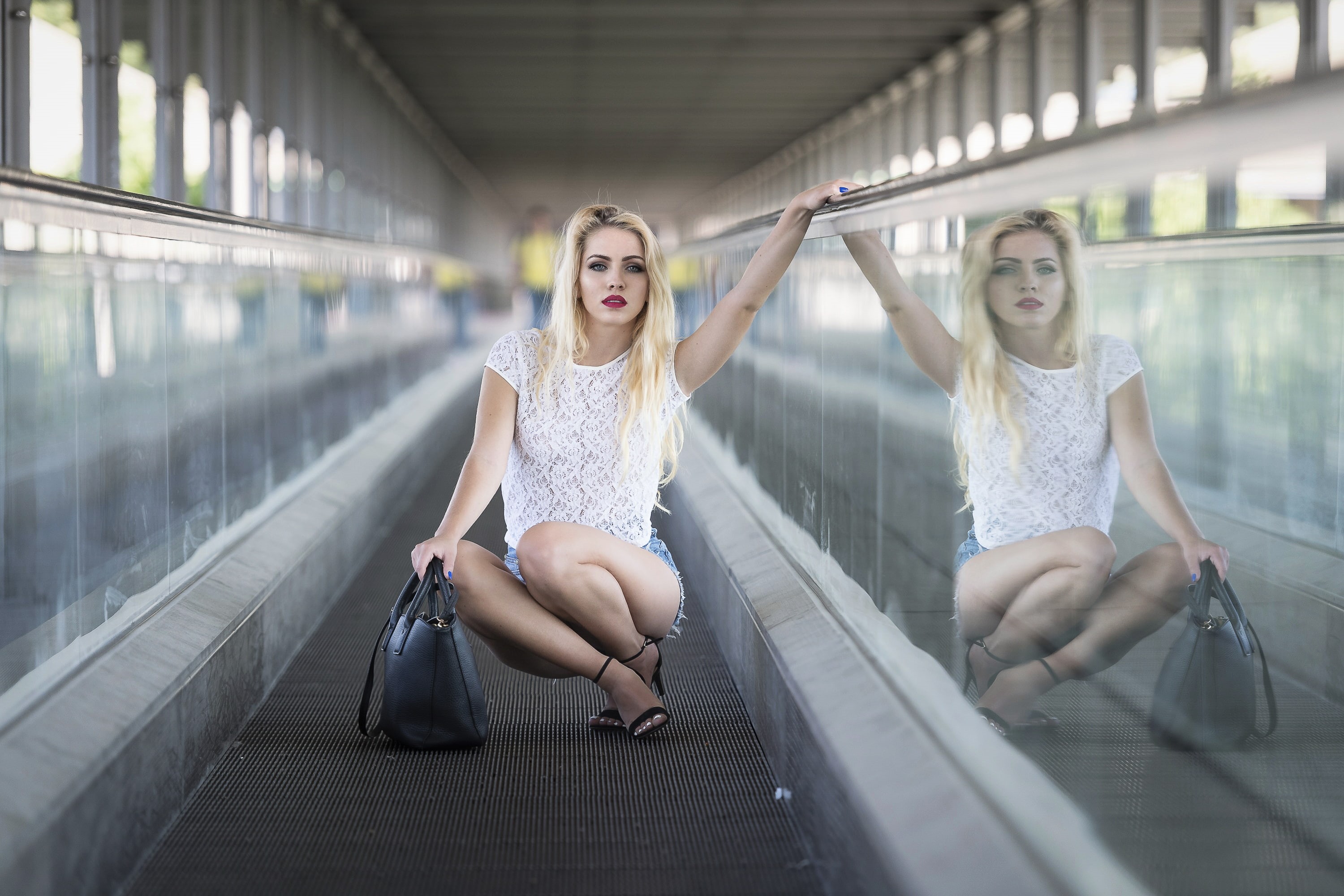 blonde, full length, women, bag, suitcase, girls, travel, females, young women, high heels, Luigi Malanetto, white shirt, emotion, luggage, escalator, transportation, HD Wallpaper